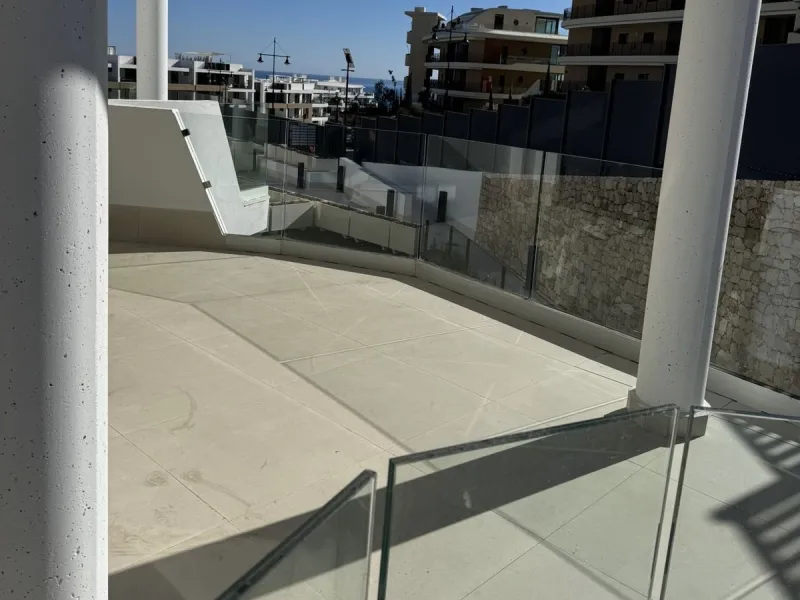 Brand new apartment with sea view in El Higueron.