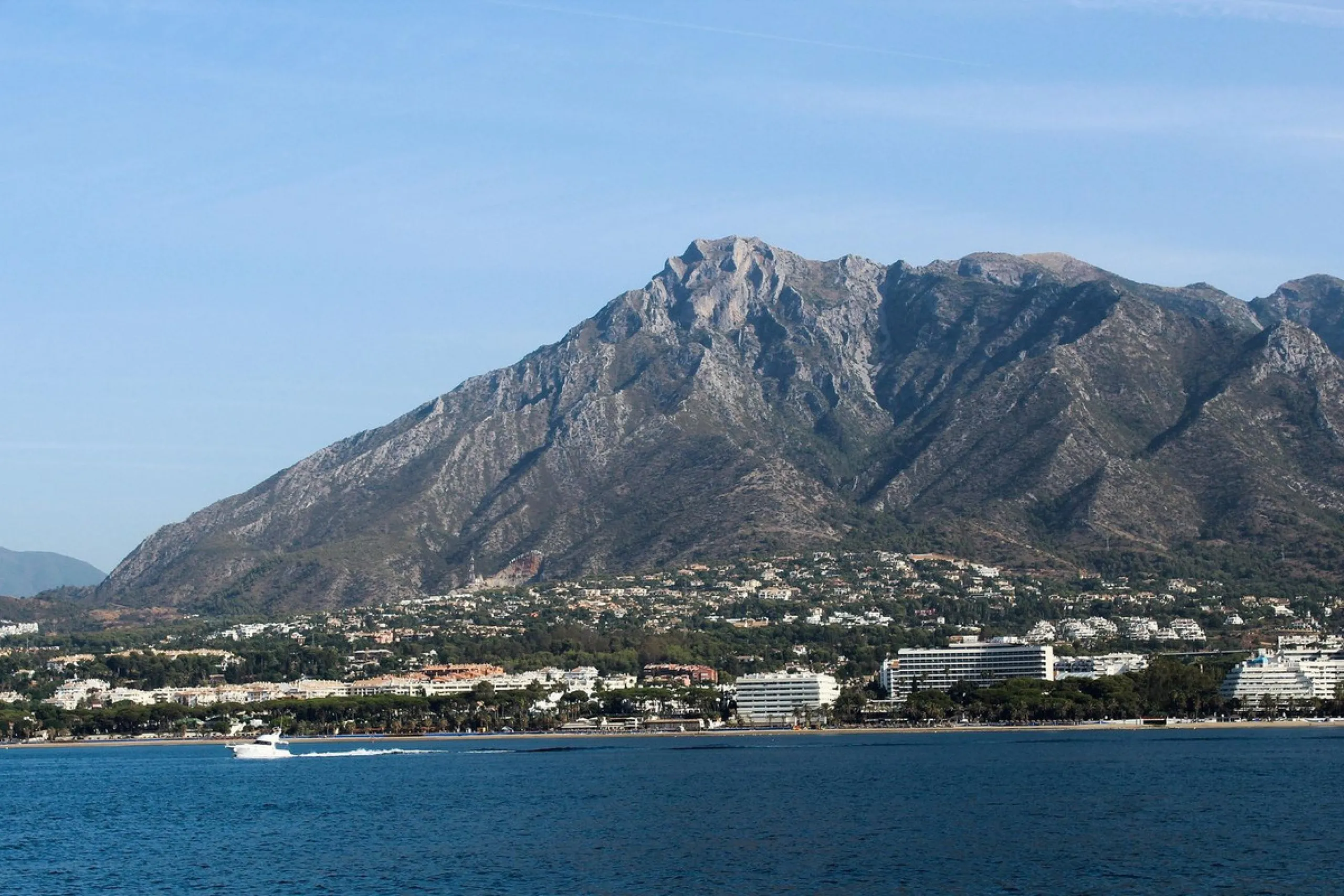 BUILDING PLOT FOR SALE IN THE CENTRE OF MARBELLA WITH URBANISTIC PROJECT!