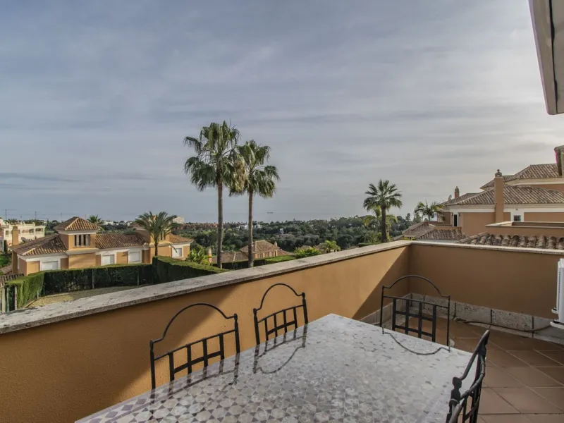 HOUSE WITH SEA VIEWS AND LARGE GARDEN IN A SECURED URBANIZATION