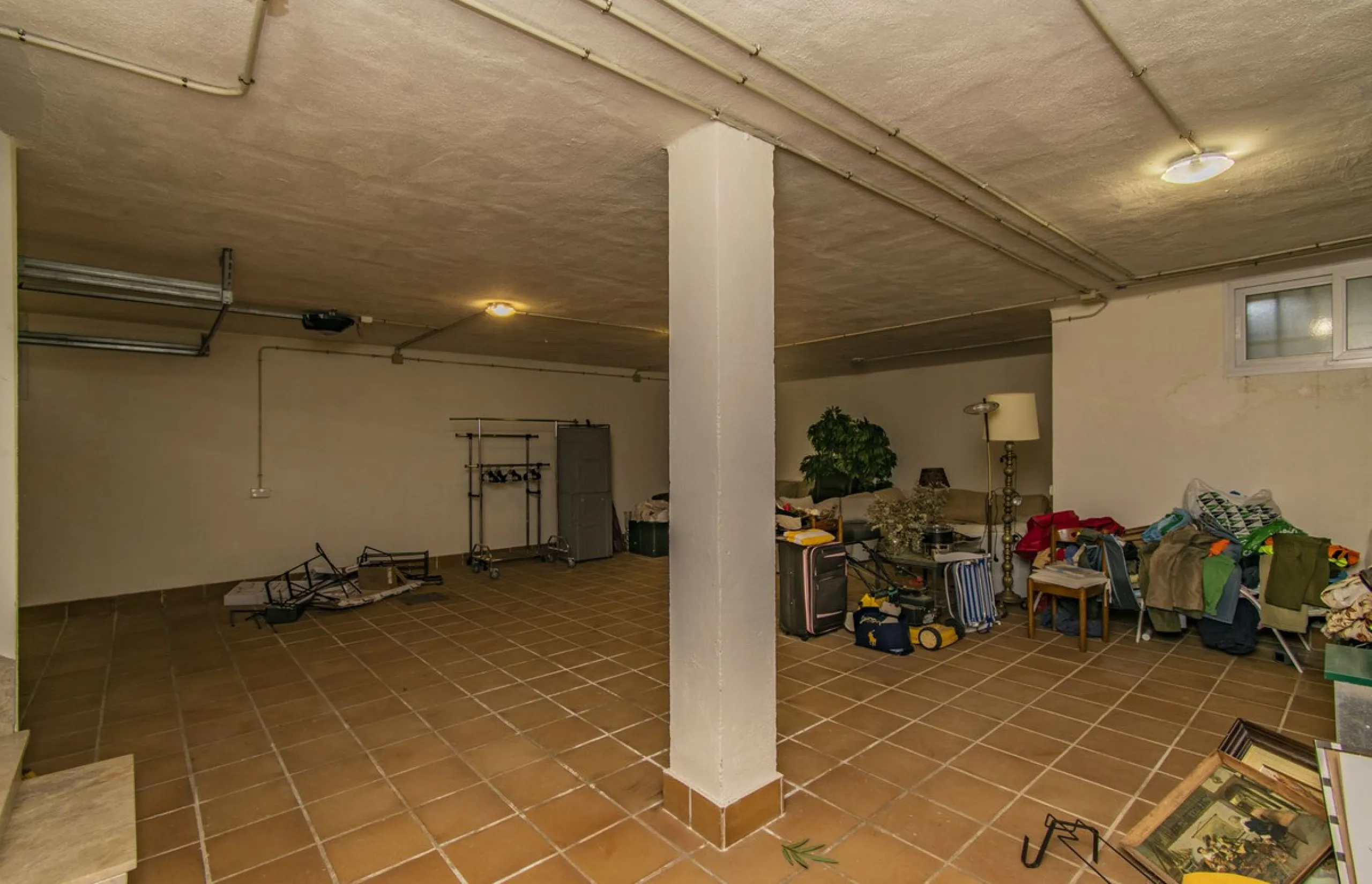 HOUSE WITH SEA VIEWS AND LARGE GARDEN IN A SECURED URBANIZATION