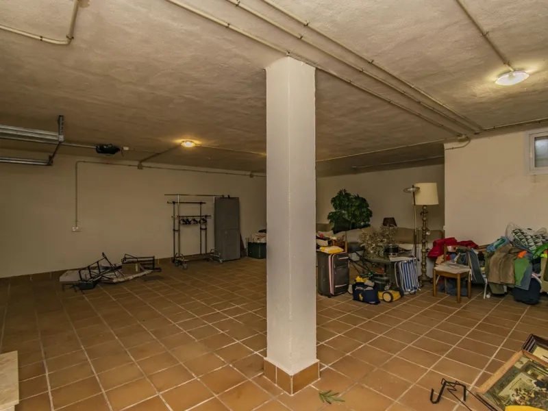 HOUSE WITH SEA VIEWS AND LARGE GARDEN IN A SECURED URBANIZATION