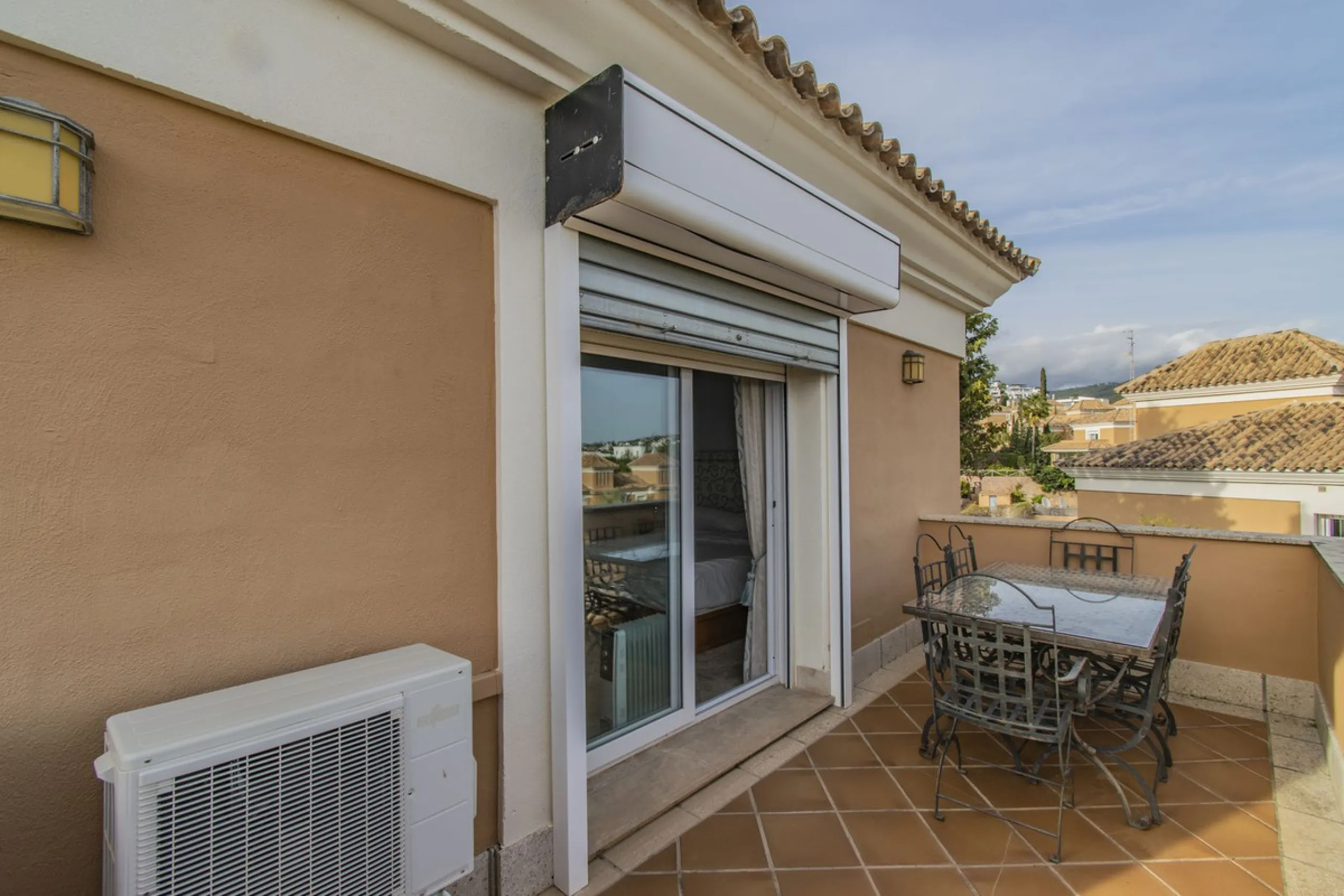 HOUSE WITH SEA VIEWS AND LARGE GARDEN IN A SECURED URBANIZATION