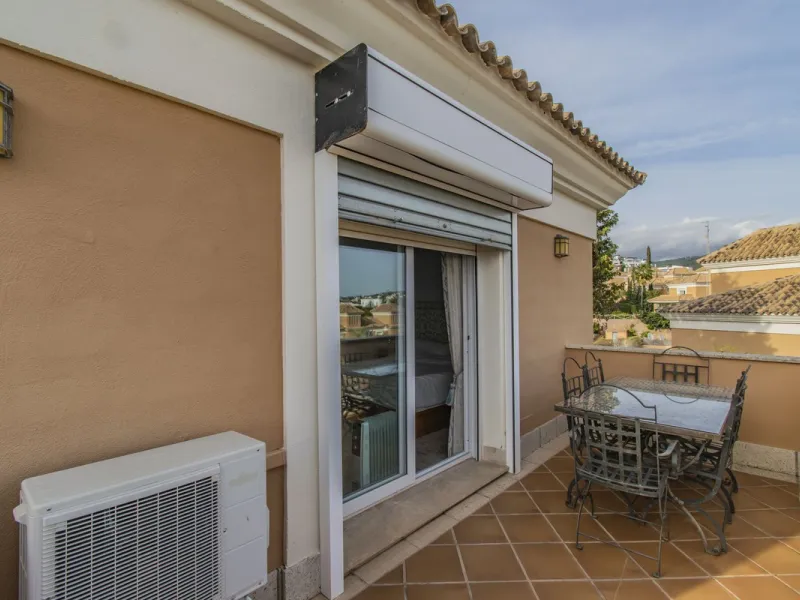 HOUSE WITH SEA VIEWS AND LARGE GARDEN IN A SECURED URBANIZATION