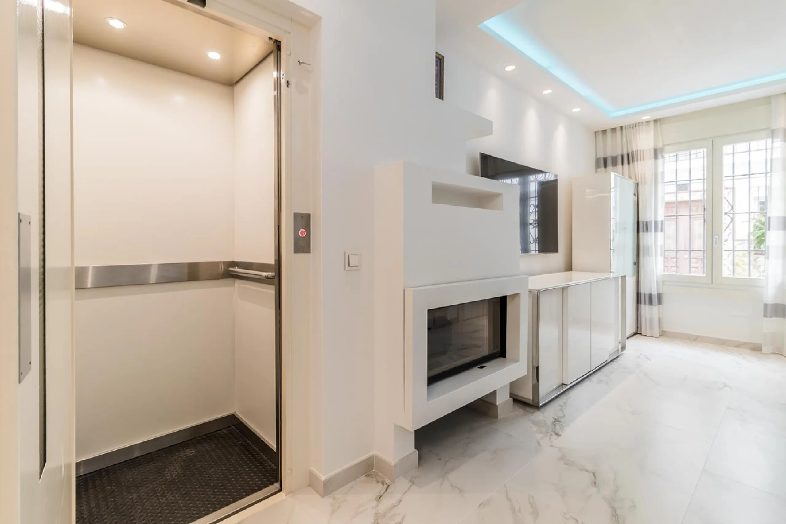 Stunningly Refurbished 250m² Townhouse in the Heart of Estepona's Old Town