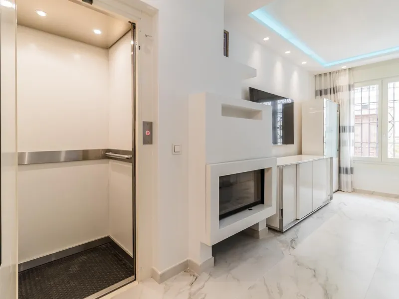Stunningly Refurbished 250m² Townhouse in the Heart of Estepona's Old Town