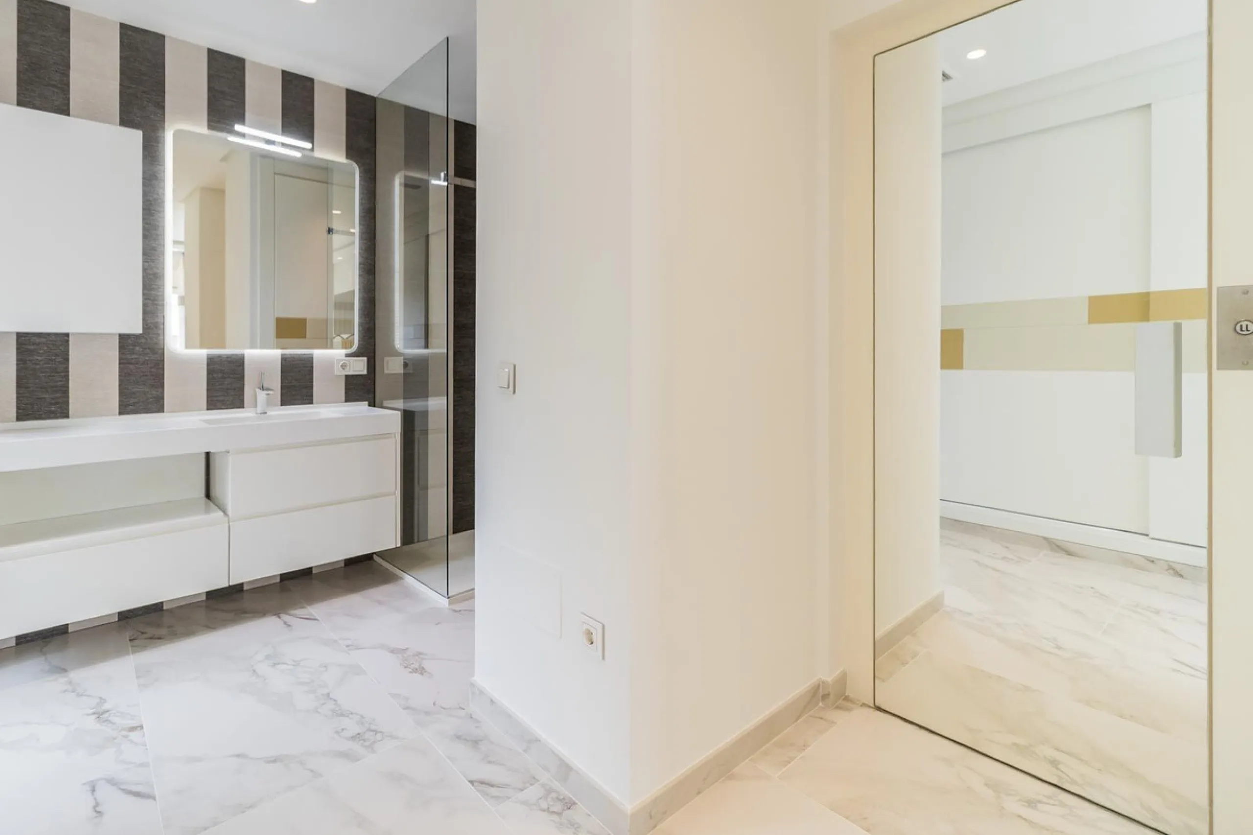 Stunningly Refurbished 250m² Townhouse in the Heart of Estepona's Old Town