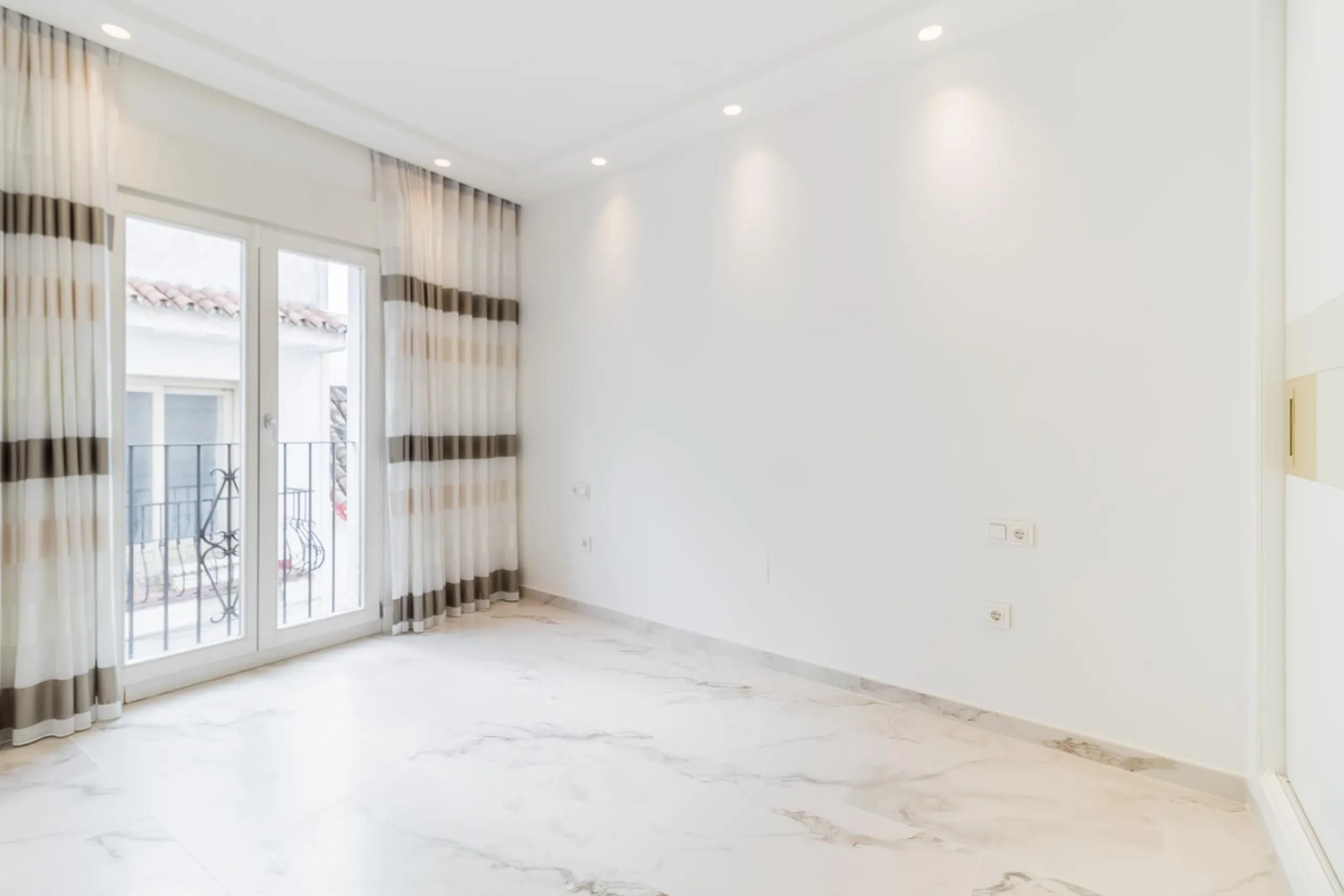Stunningly Refurbished 250m² Townhouse in the Heart of Estepona's Old Town