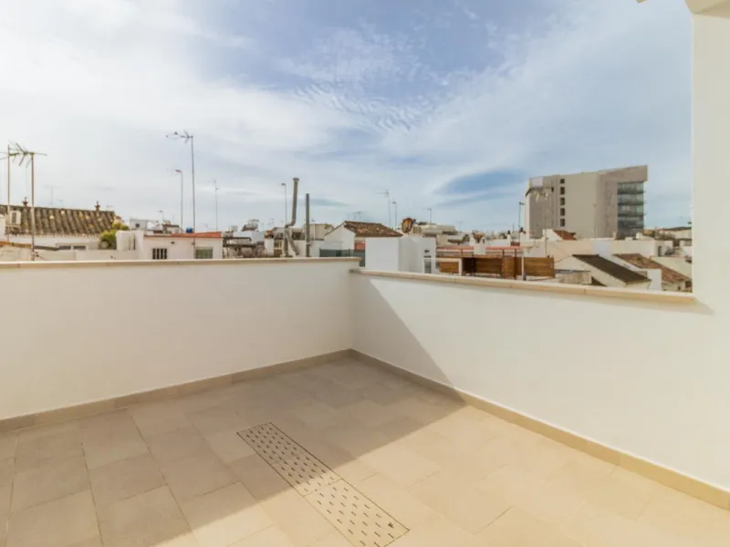 Stunningly Refurbished 250m² Townhouse in the Heart of Estepona's Old Town
