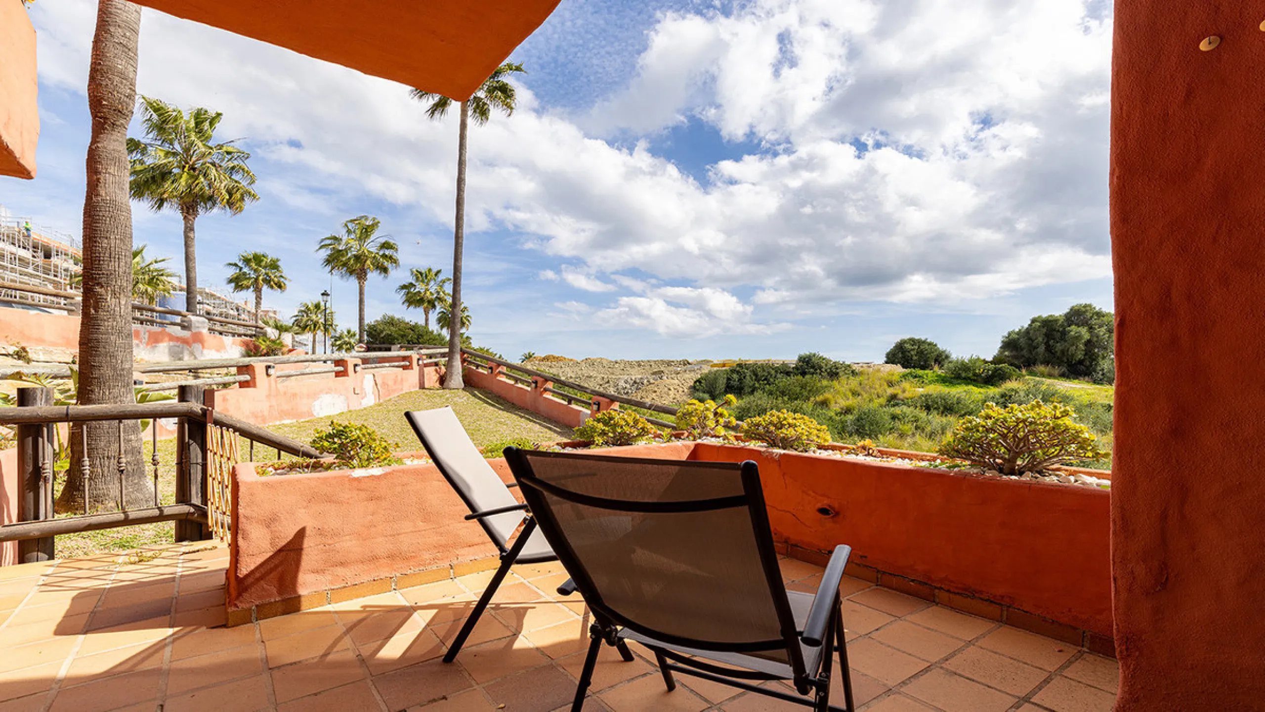 This spacious ground-floor apartment offers the perfect blend of comfort, convenience, and indoor-outdoor living. Just 5 minutes by car or a 7-minute cycle to the vibrant beachfront town of Sabinillas, you'll have all amenities, shops, and restaurants wit