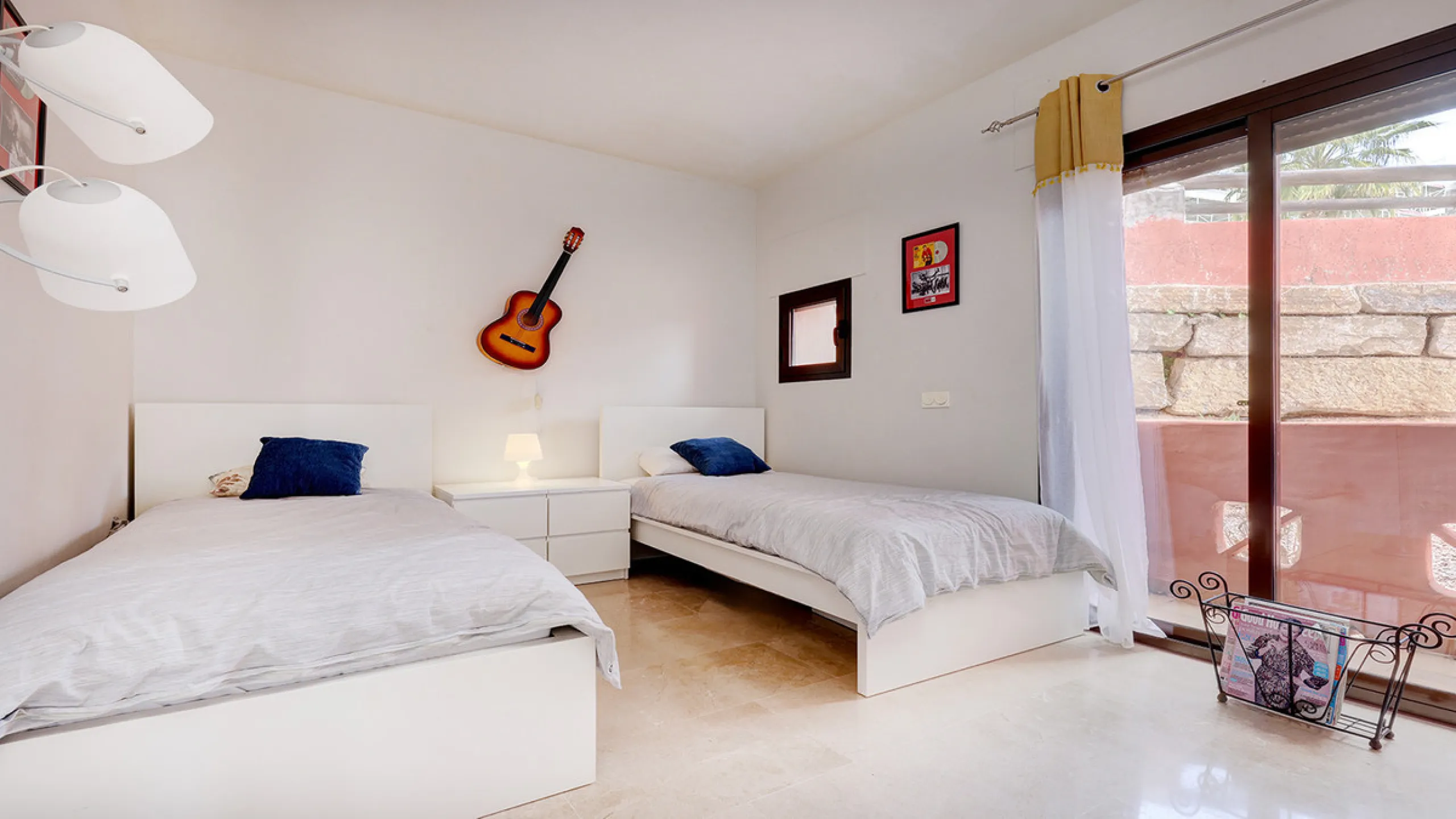 This spacious ground-floor apartment offers the perfect blend of comfort, convenience, and indoor-outdoor living. Just 5 minutes by car or a 7-minute cycle to the vibrant beachfront town of Sabinillas, you'll have all amenities, shops, and restaurants wit