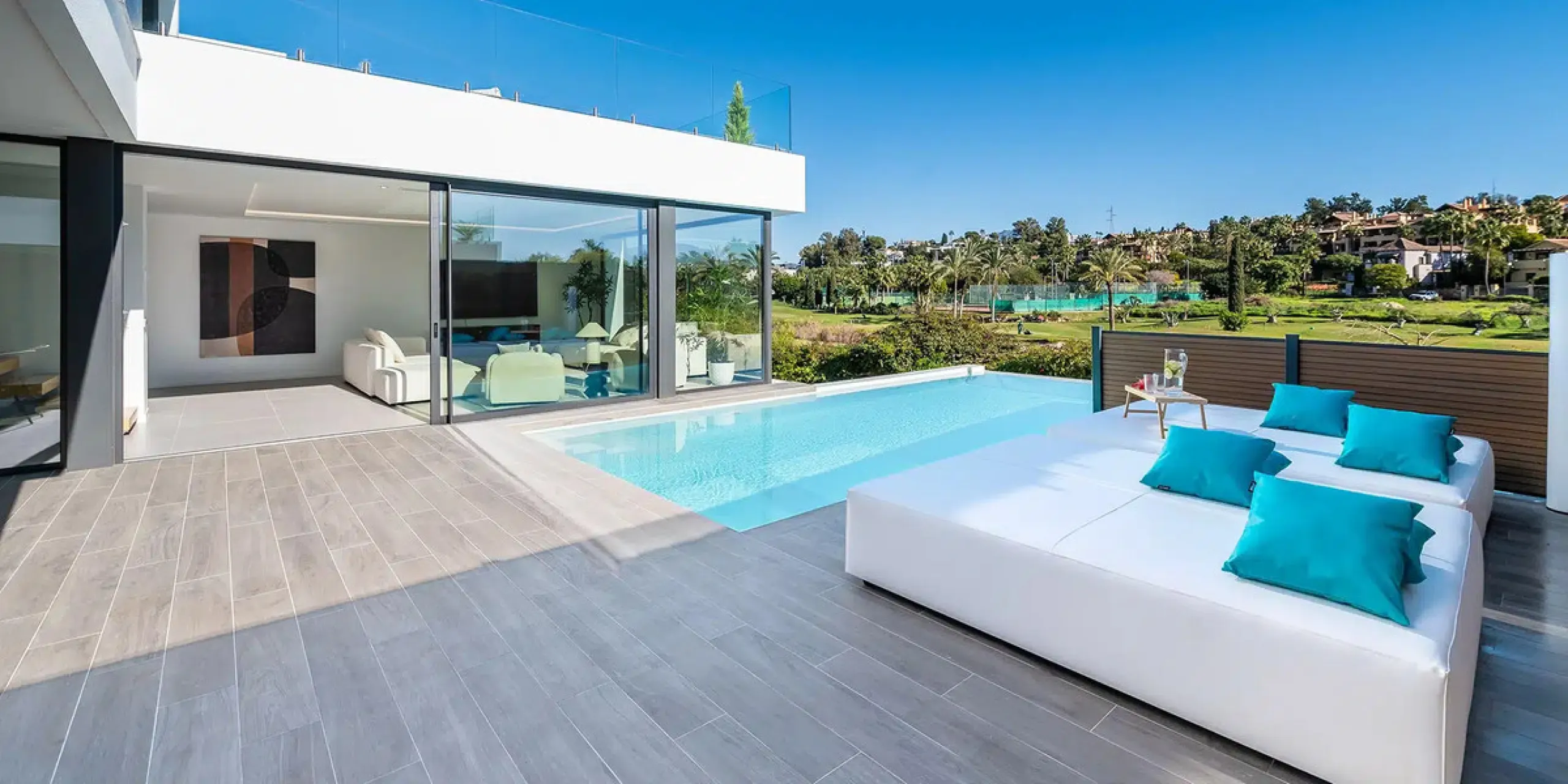 This is a brand new, Scandinavian-inspired home set front line to El Campanario Golf. Just minutes from Puerto Banús, the beach, and top golf courses, this modern villa offers five spacious bedrooms, four en suite bathrooms, and a guest toilet. The open p