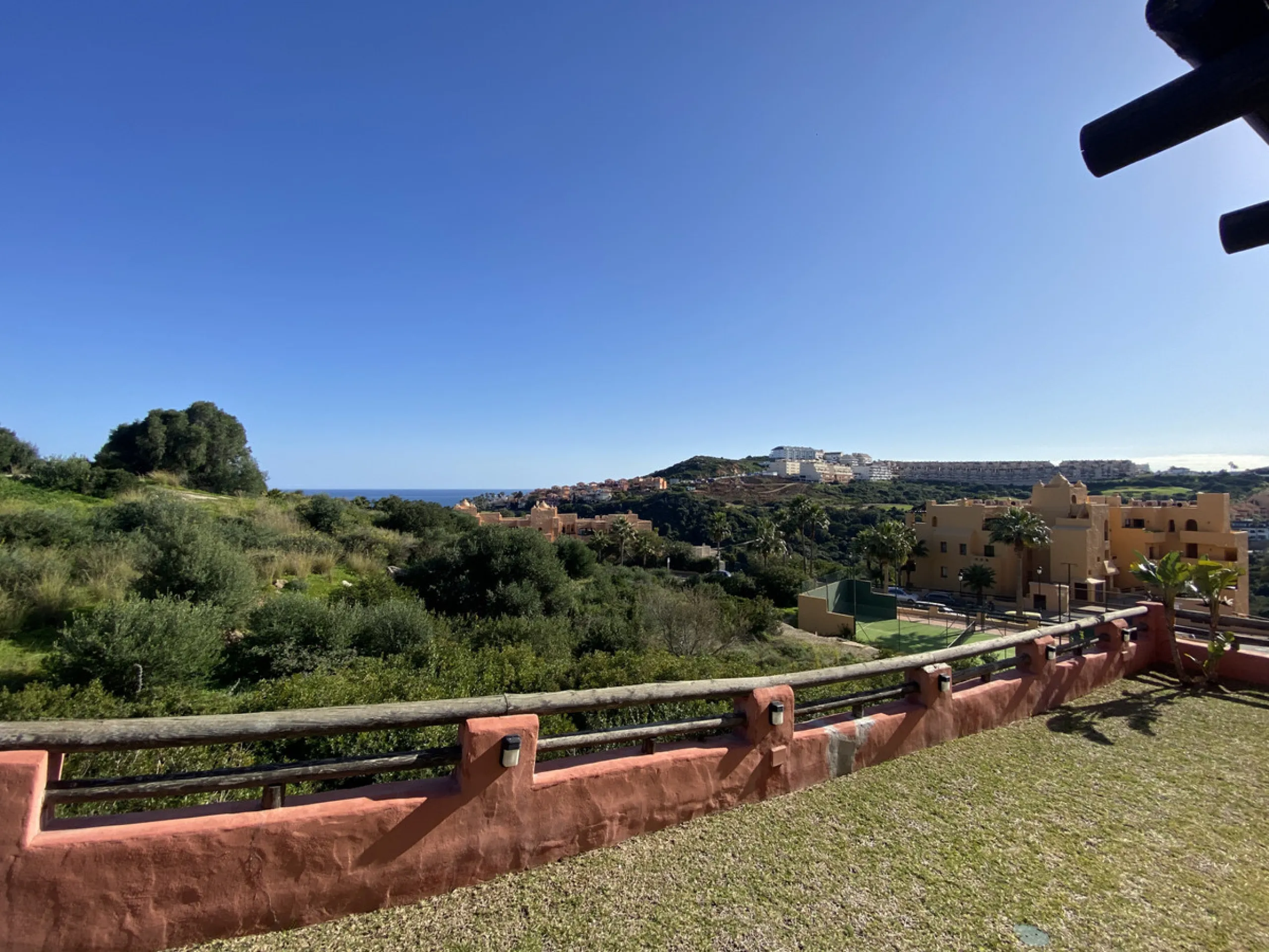 This spacious ground-floor apartment offers the perfect blend of comfort, convenience, and indoor-outdoor living. Just 5 minutes by car or a 7-minute cycle to the vibrant beachfront town of Sabinillas, you'll have all amenities, shops, and restaurants wit