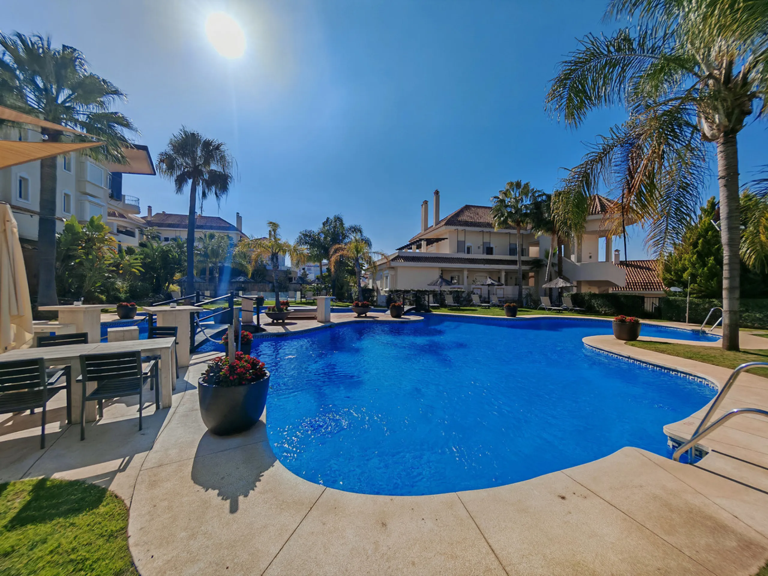 Apartment - Middle Floor Apartment в продаже в Marbella, Málaga. В доме 2 спален и 2 ванных комнат. Площадь дома 99 м²