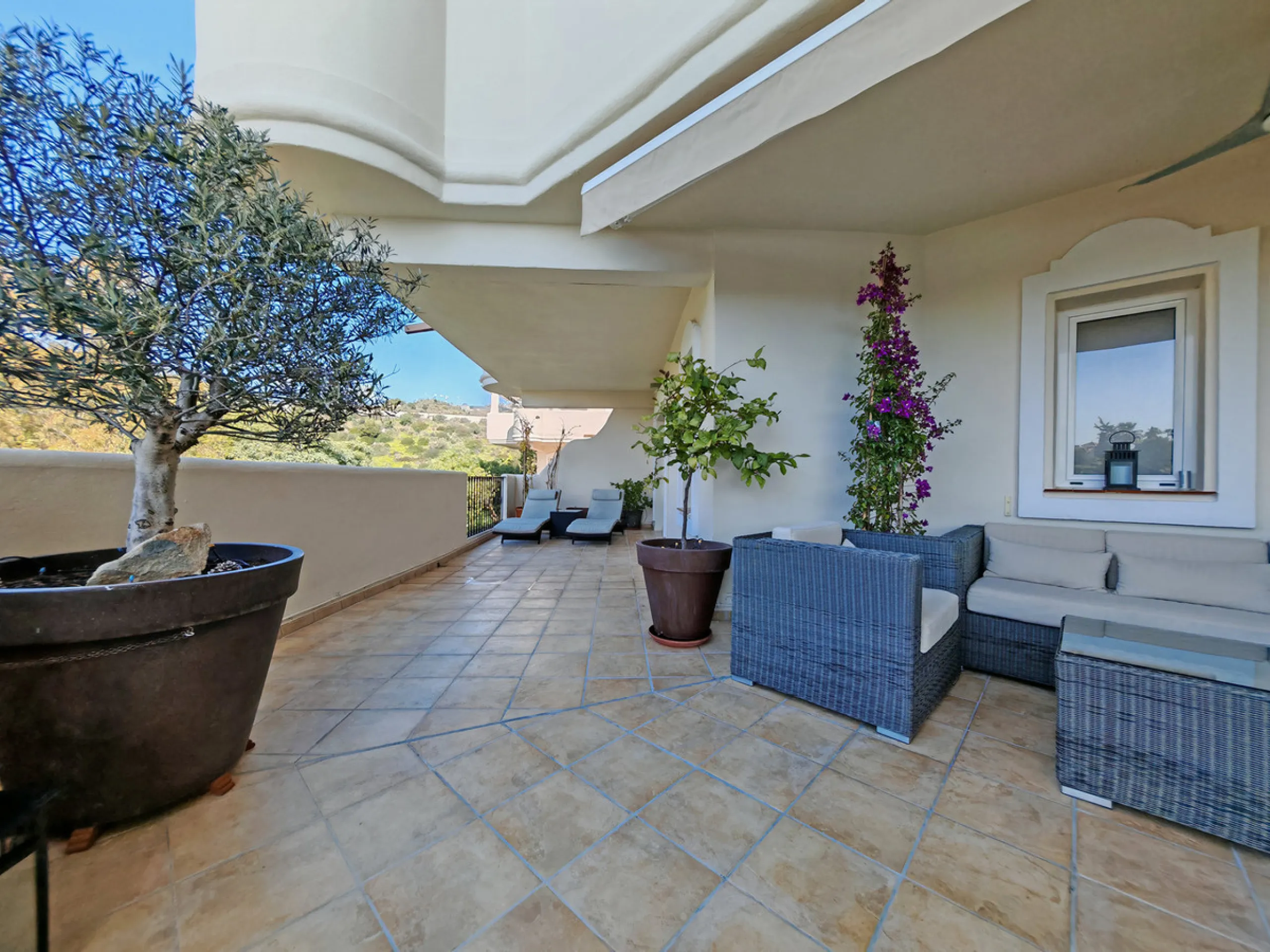 Apartment - Middle Floor Apartment в продаже в Marbella, Málaga. В доме 2 спален и 2 ванных комнат. Площадь дома 99 м²