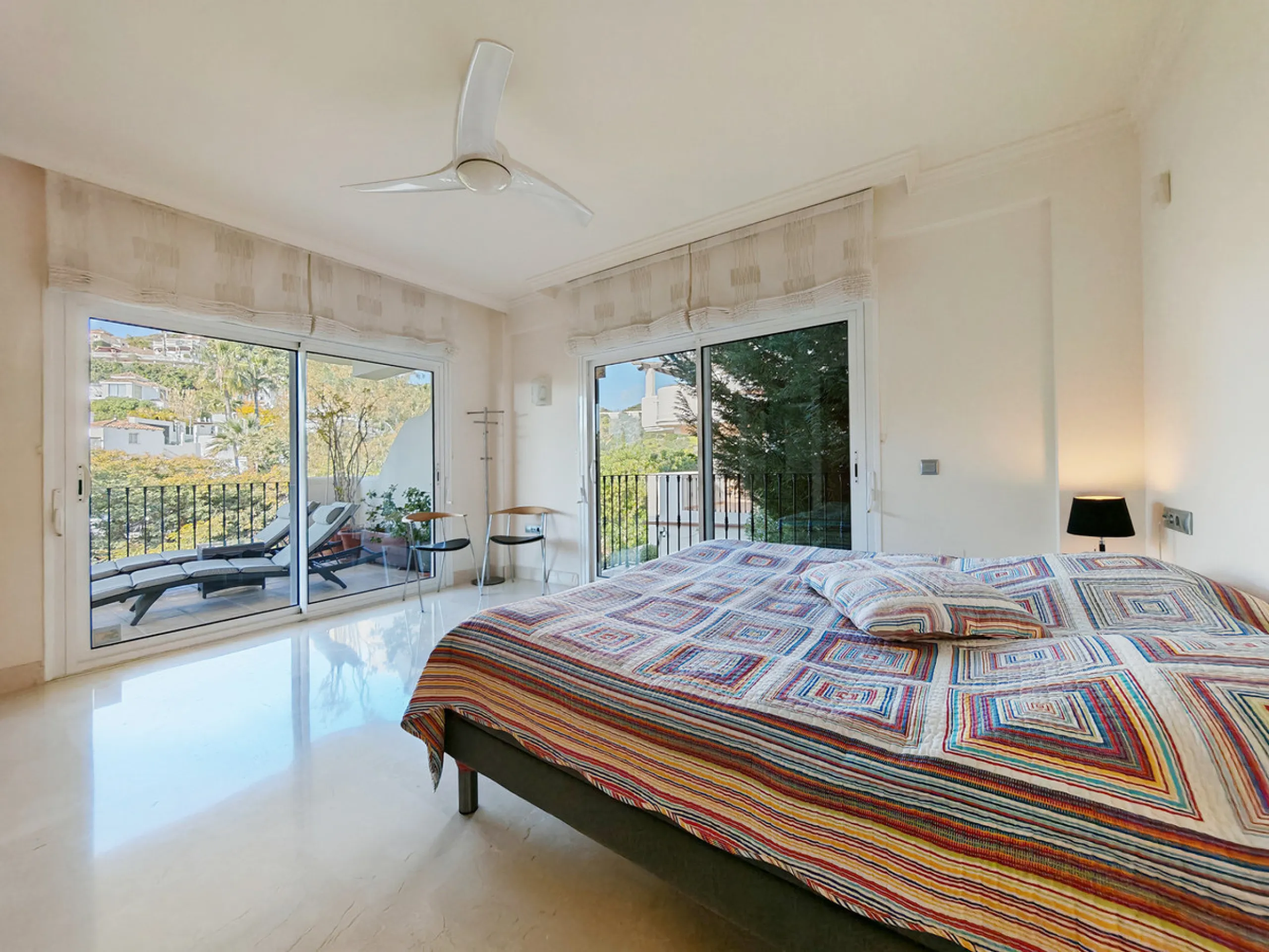 Apartment - Middle Floor Apartment в продаже в Marbella, Málaga. В доме 2 спален и 2 ванных комнат. Площадь дома 99 м²