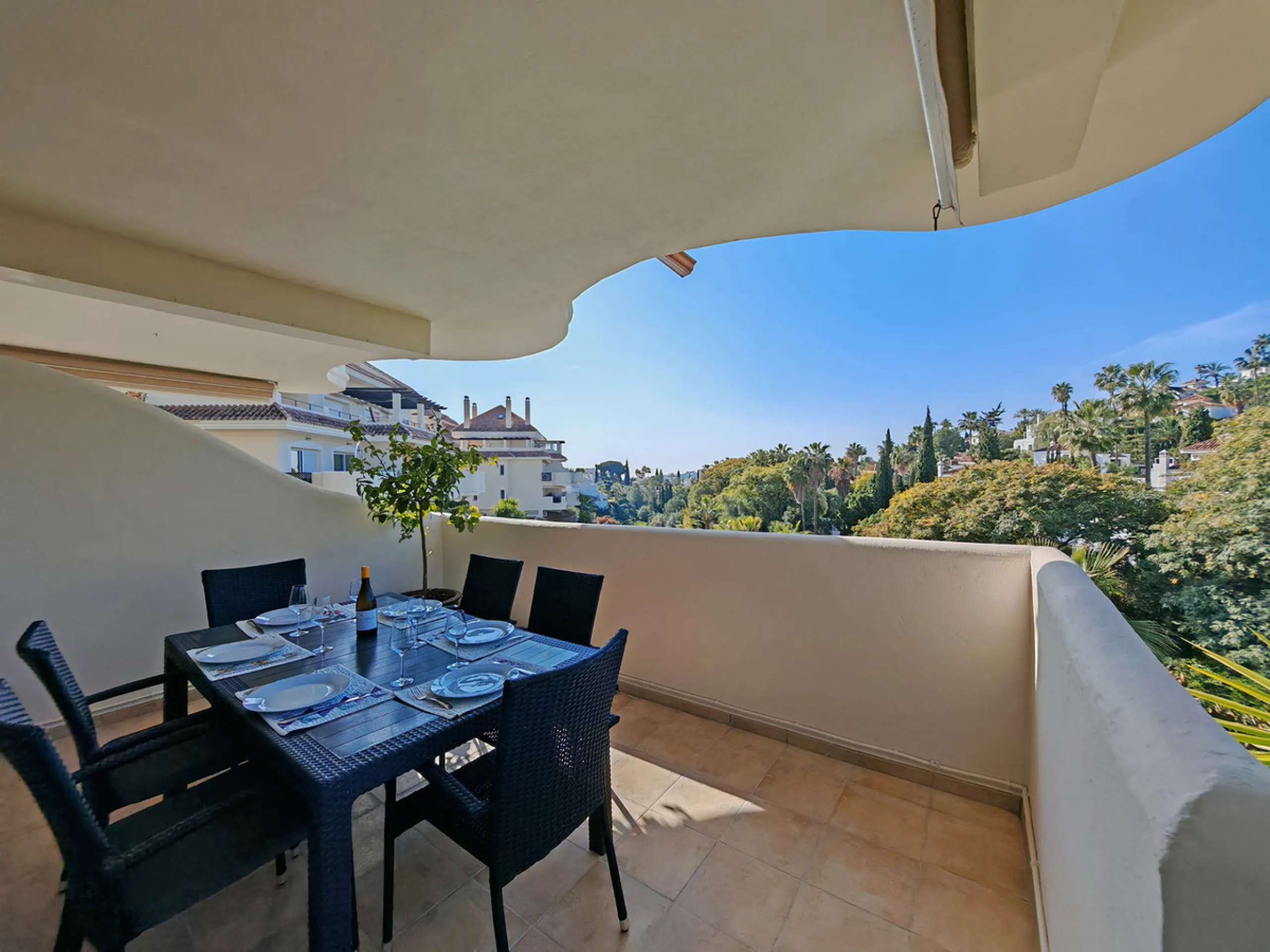 Apartment - Middle Floor Apartment в продаже в Marbella, Málaga. В доме 2 спален и 2 ванных комнат. Площадь дома 99 м²