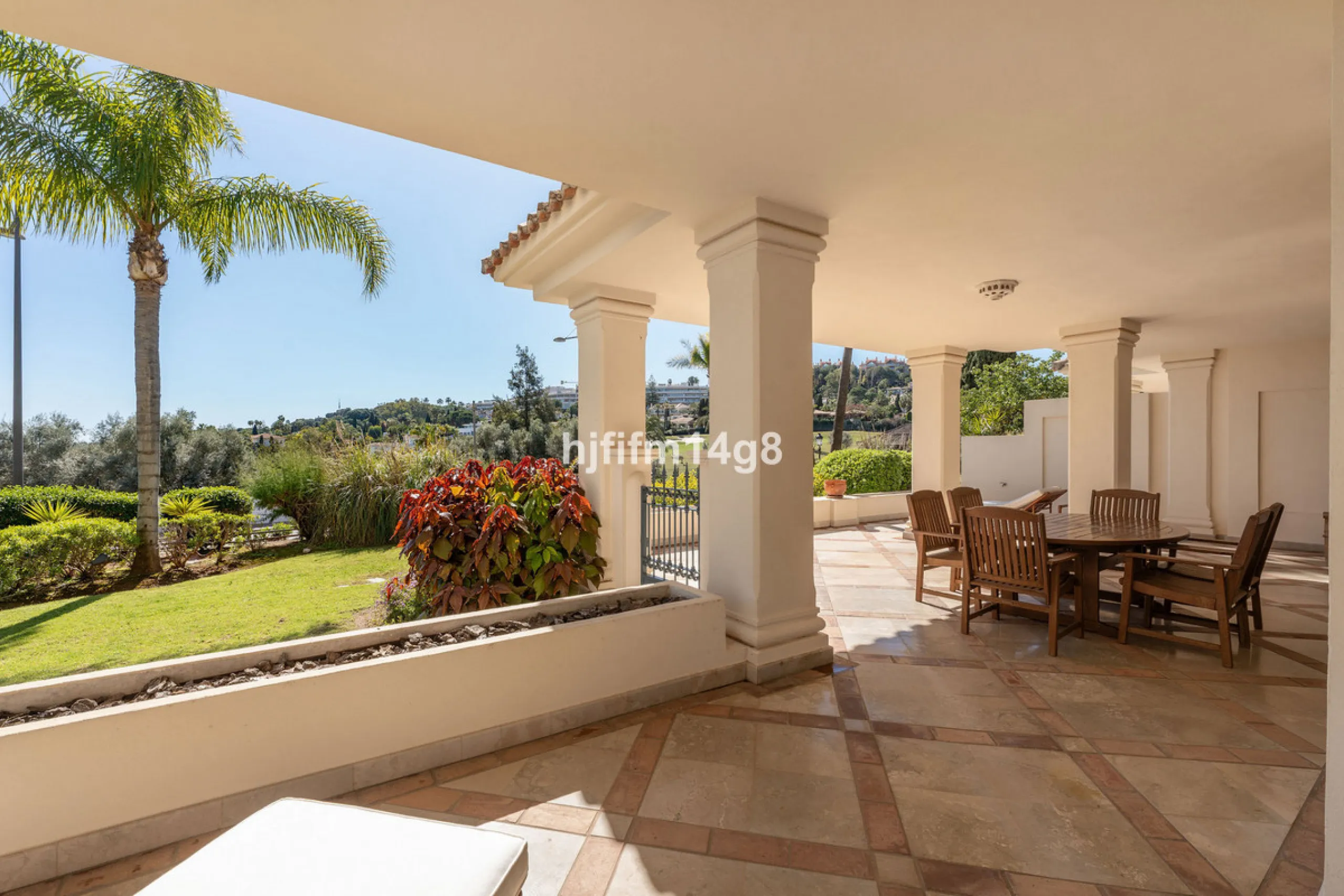 Apartment - Ground Floor Apartment в продаже в Marbella, Málaga. В доме 3 спален и 4 ванных комнат. Площадь дома 195 м²