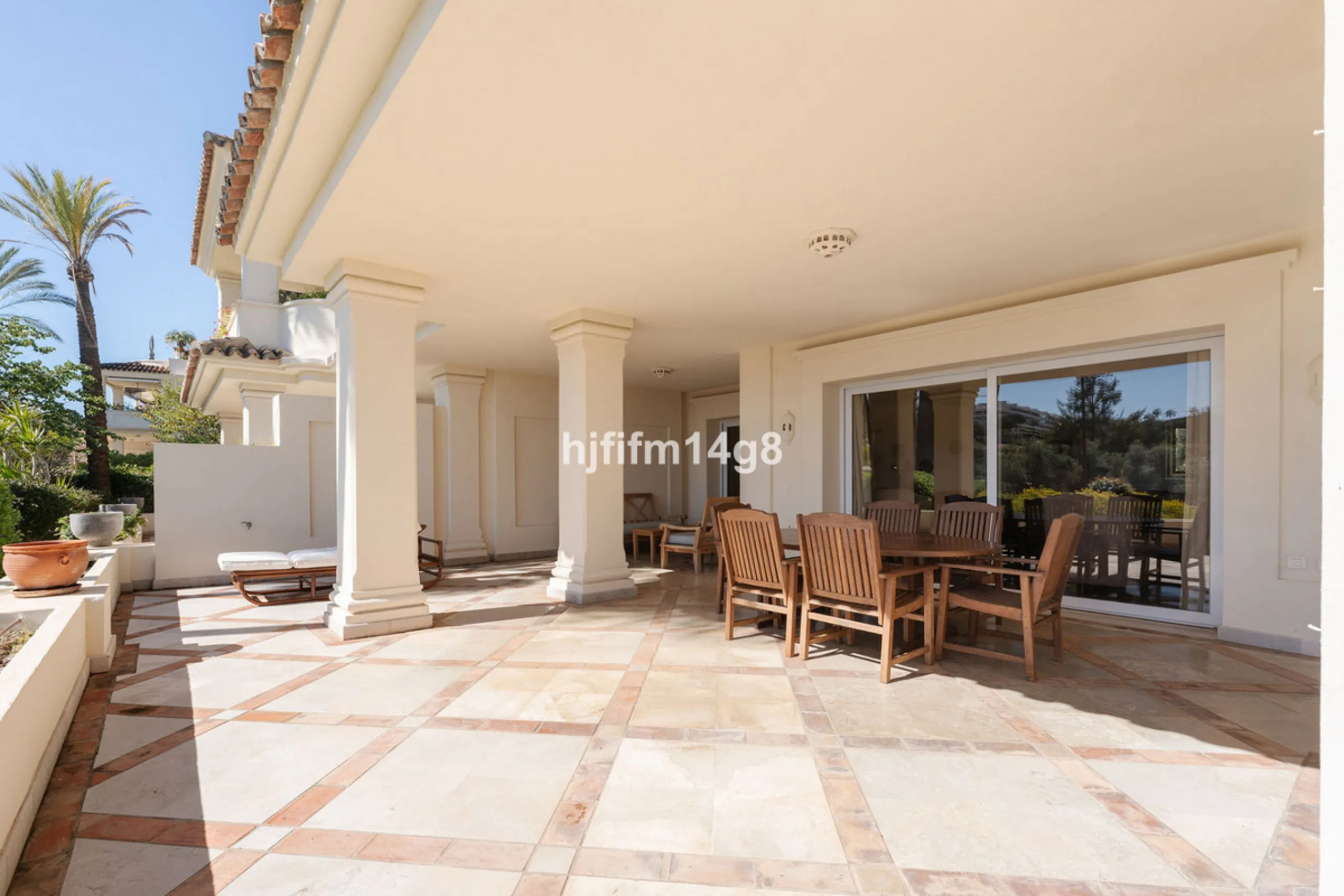 Apartment - Ground Floor Apartment в продаже в Marbella, Málaga. В доме 3 спален и 4 ванных комнат. Площадь дома 195 м²