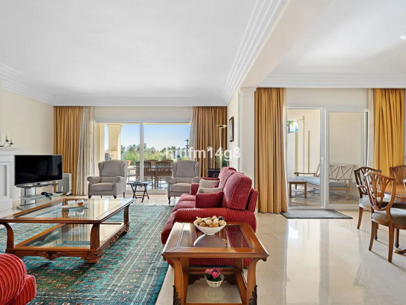 Apartment - Ground Floor Apartment в продаже в Marbella, Málaga. В доме 3 спален и 4 ванных комнат. Площадь дома 195 м²