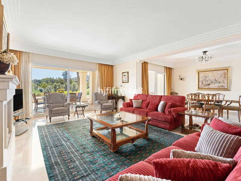 Apartment - Ground Floor Apartment в продаже в Marbella, Málaga. В доме 3 спален и 4 ванных комнат. Площадь дома 195 м²