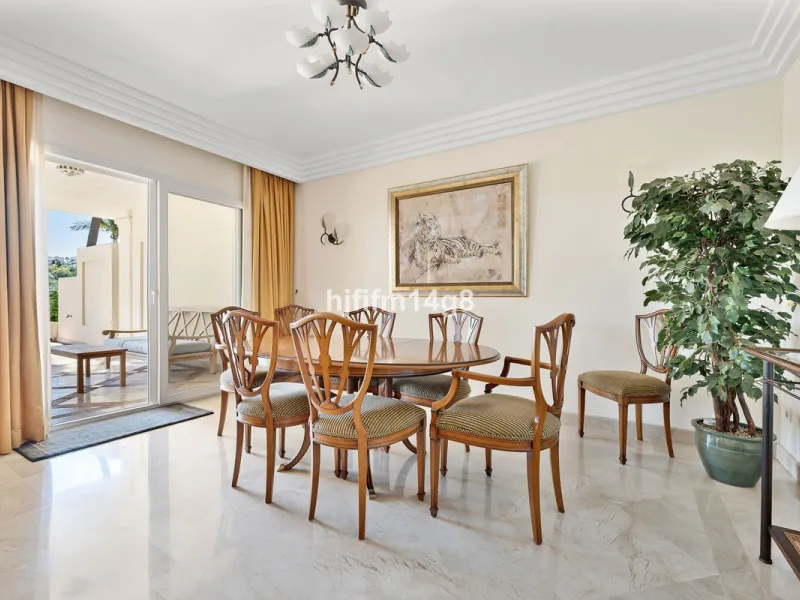 Apartment - Ground Floor Apartment в продаже в Marbella, Málaga. В доме 3 спален и 4 ванных комнат. Площадь дома 195 м²