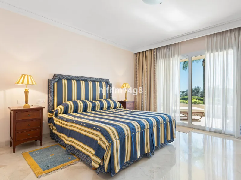Apartment - Ground Floor Apartment в продаже в Marbella, Málaga. В доме 3 спален и 4 ванных комнат. Площадь дома 195 м²