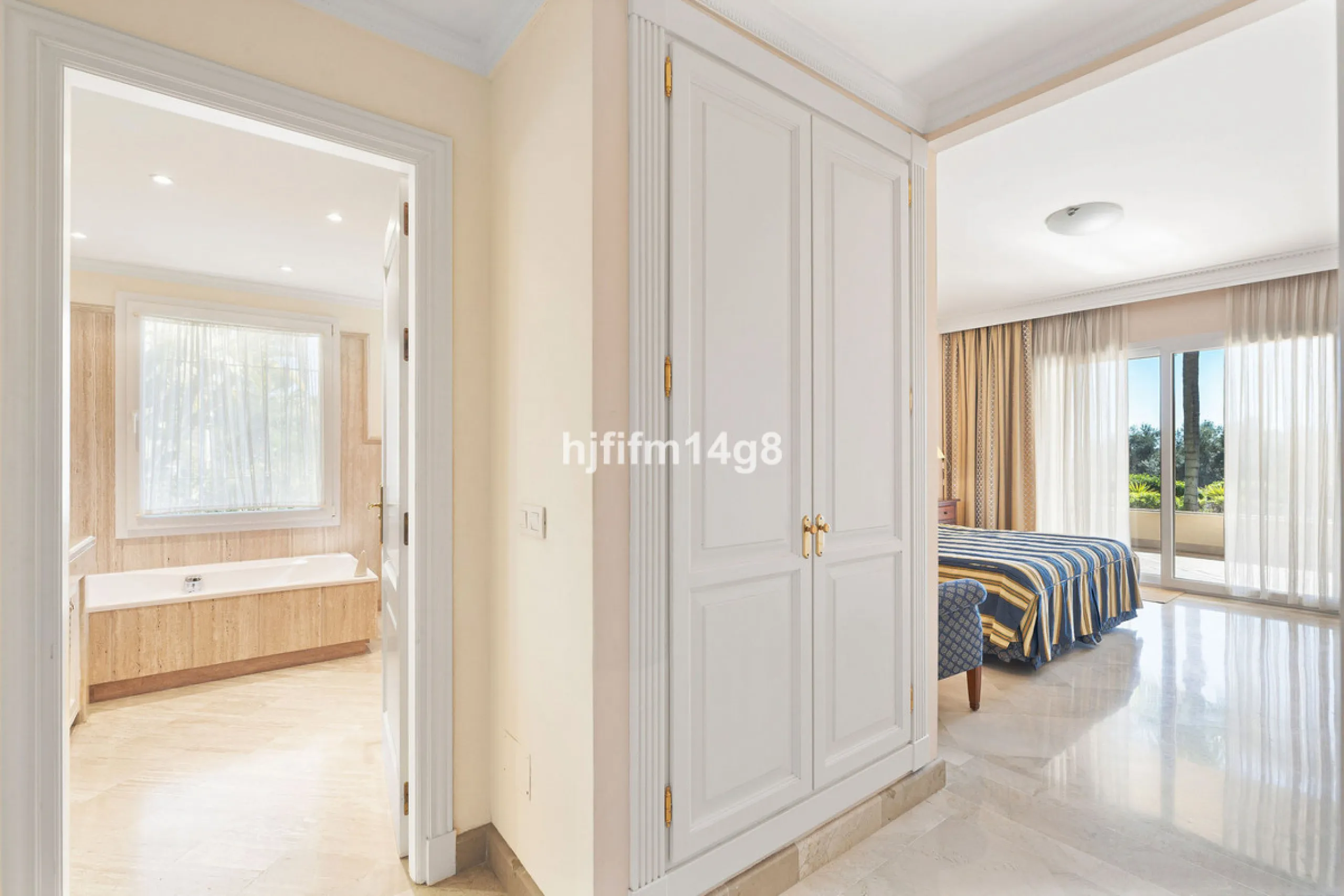 Apartment - Ground Floor Apartment в продаже в Marbella, Málaga. В доме 3 спален и 4 ванных комнат. Площадь дома 195 м²