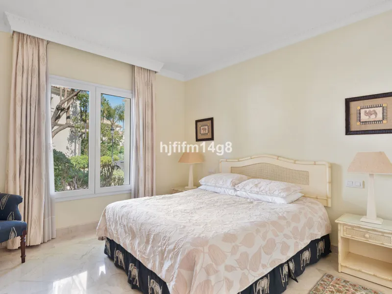 Apartment - Ground Floor Apartment в продаже в Marbella, Málaga. В доме 3 спален и 4 ванных комнат. Площадь дома 195 м²