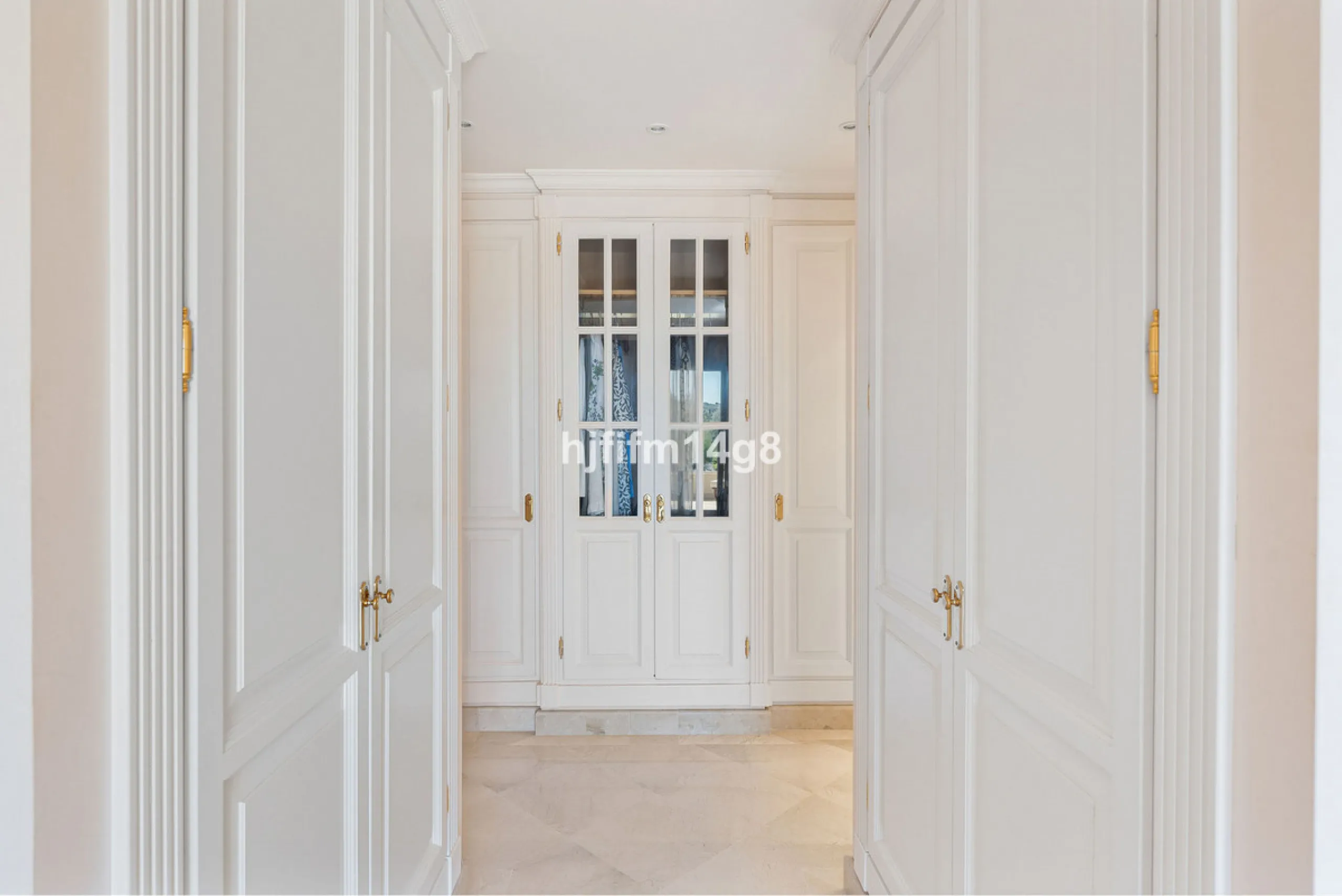 Apartment - Ground Floor Apartment в продаже в Marbella, Málaga. В доме 3 спален и 4 ванных комнат. Площадь дома 195 м²