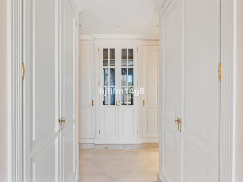 Apartment - Ground Floor Apartment в продаже в Marbella, Málaga. В доме 3 спален и 4 ванных комнат. Площадь дома 195 м²
