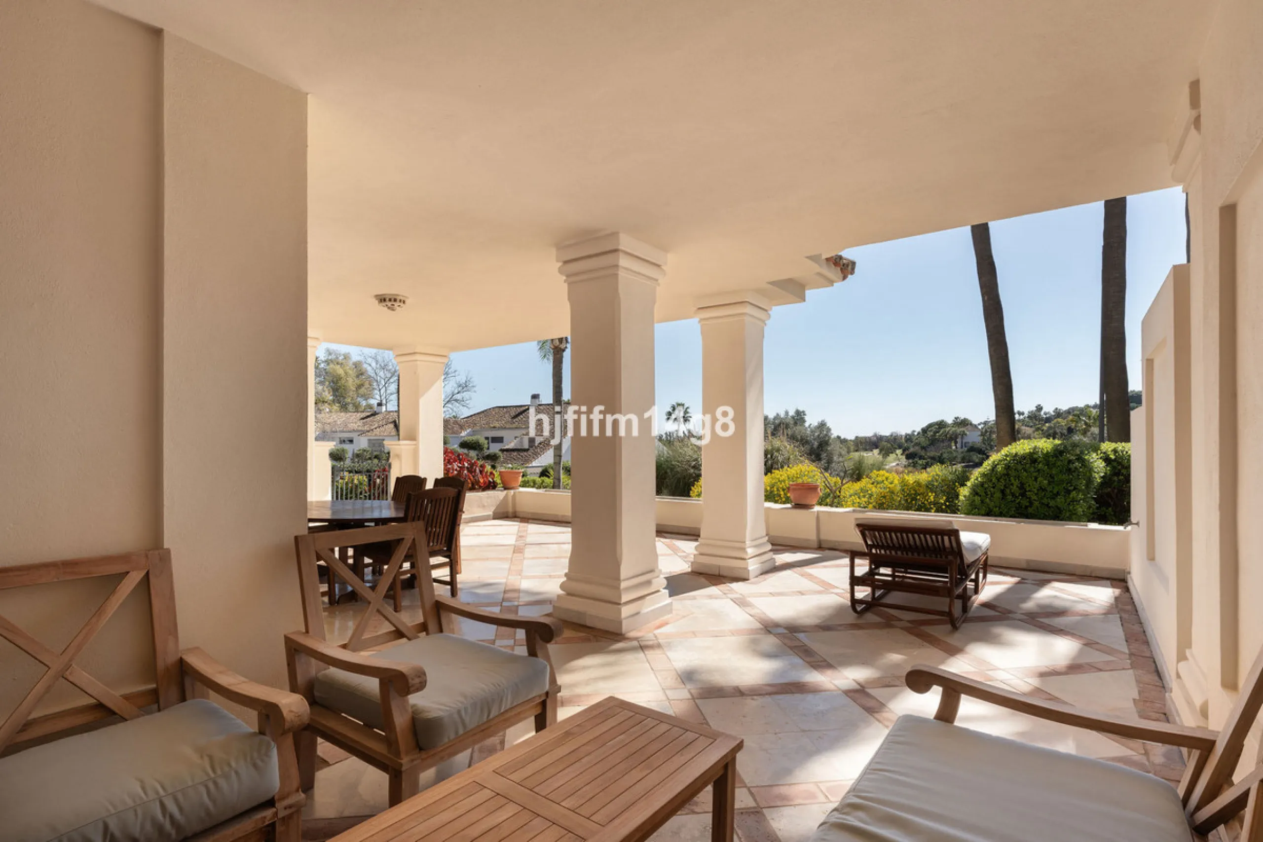 Apartment - Ground Floor Apartment в продаже в Marbella, Málaga. В доме 3 спален и 4 ванных комнат. Площадь дома 195 м²