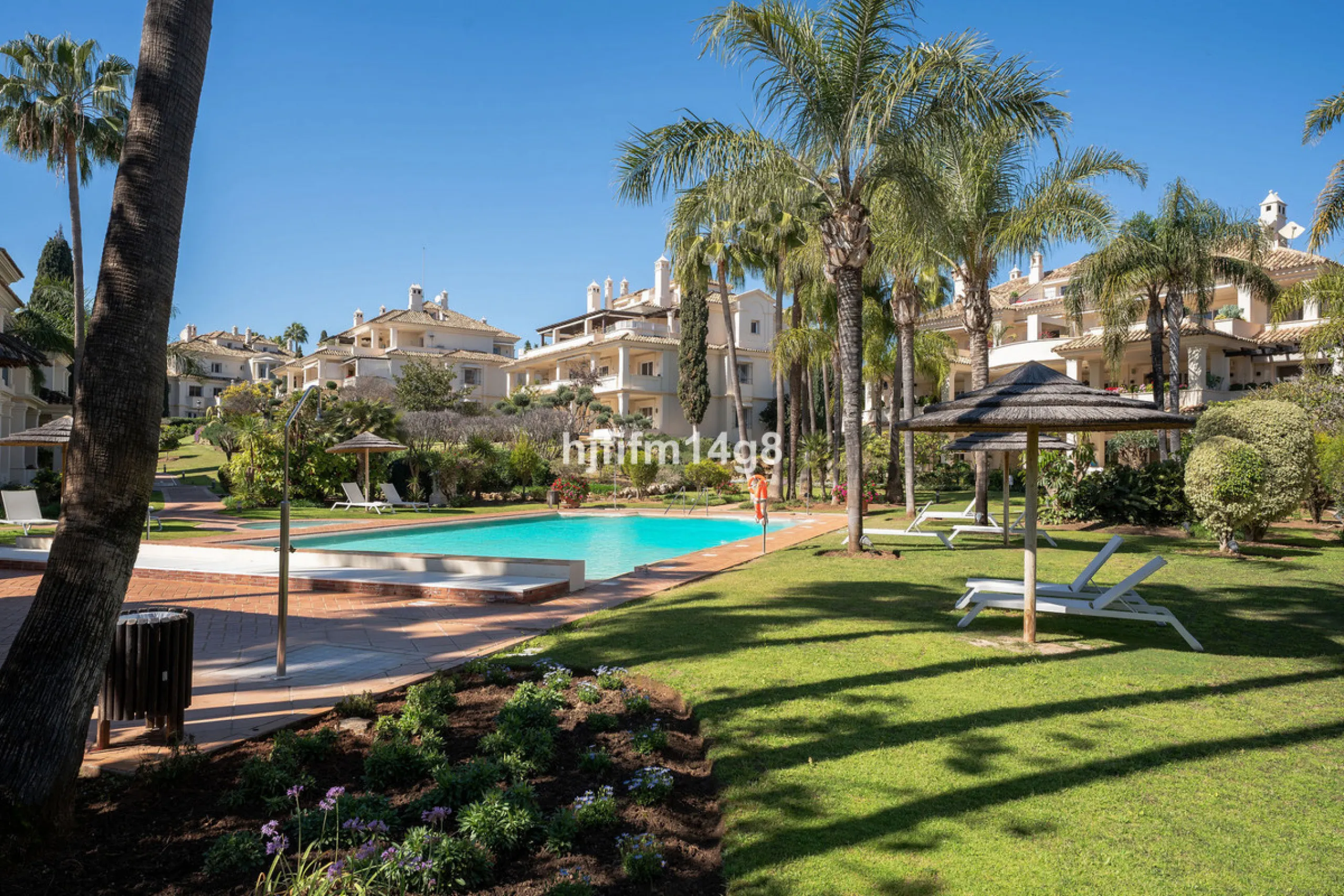Apartment - Ground Floor Apartment в продаже в Marbella, Málaga. В доме 3 спален и 4 ванных комнат. Площадь дома 195 м²