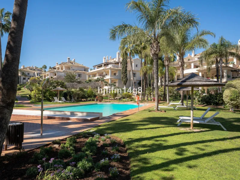 Apartment - Ground Floor Apartment в продаже в Marbella, Málaga. В доме 3 спален и 4 ванных комнат. Площадь дома 195 м²