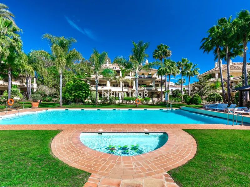 Apartment - Ground Floor Apartment в продаже в Marbella, Málaga. В доме 3 спален и 4 ванных комнат. Площадь дома 195 м²