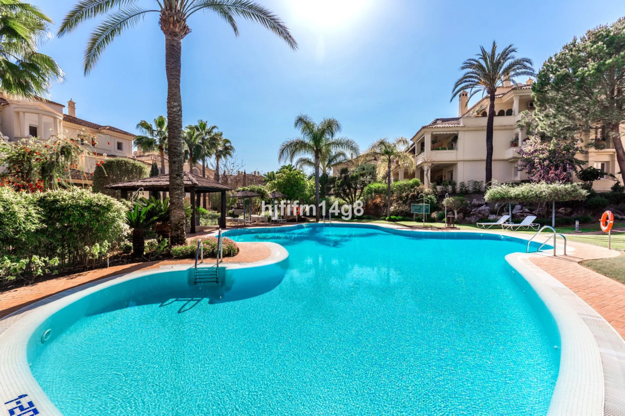 Apartment - Ground Floor Apartment в продаже в Marbella, Málaga. В доме 3 спален и 4 ванных комнат. Площадь дома 195 м²