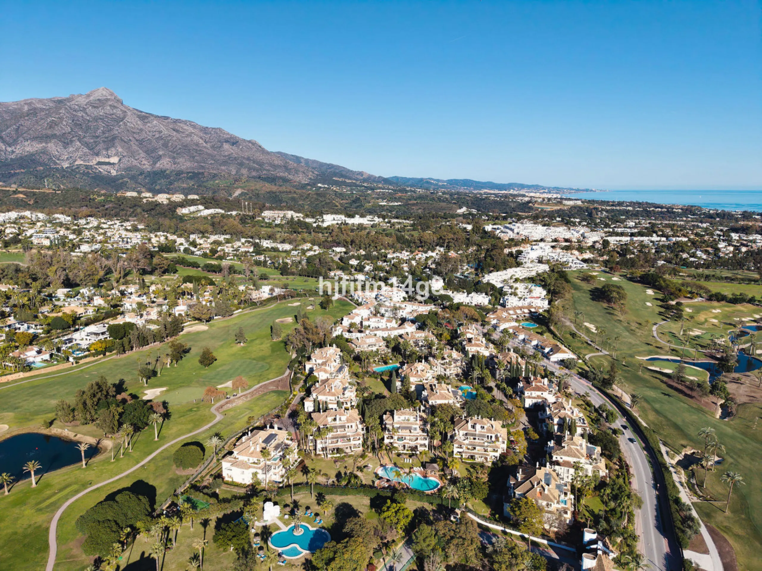 Apartment - Ground Floor Apartment в продаже в Marbella, Málaga. В доме 3 спален и 4 ванных комнат. Площадь дома 195 м²