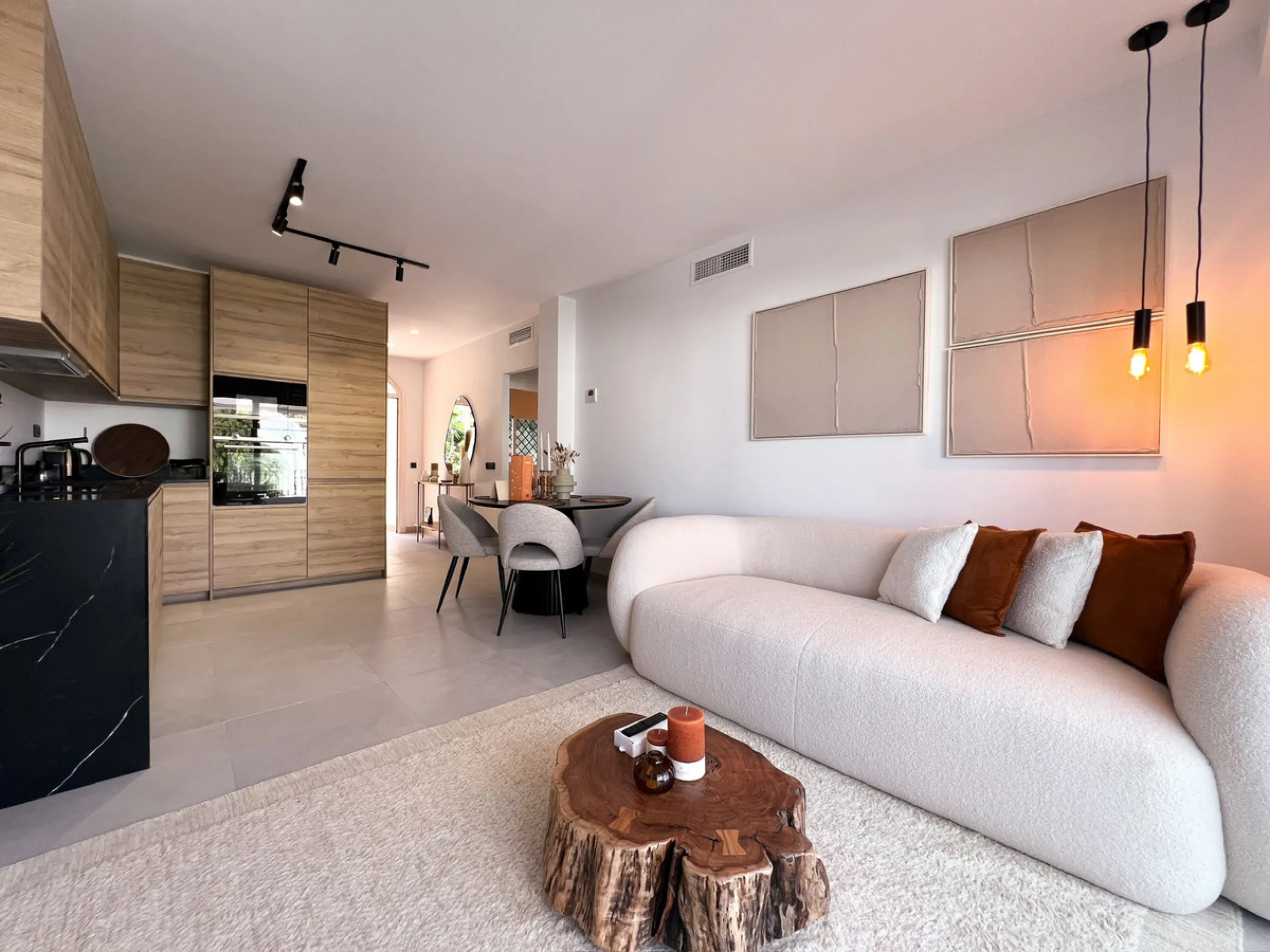 Exceptional Penthouse with roof top solarium: Unmatched Luxury with High Rental Income Potential