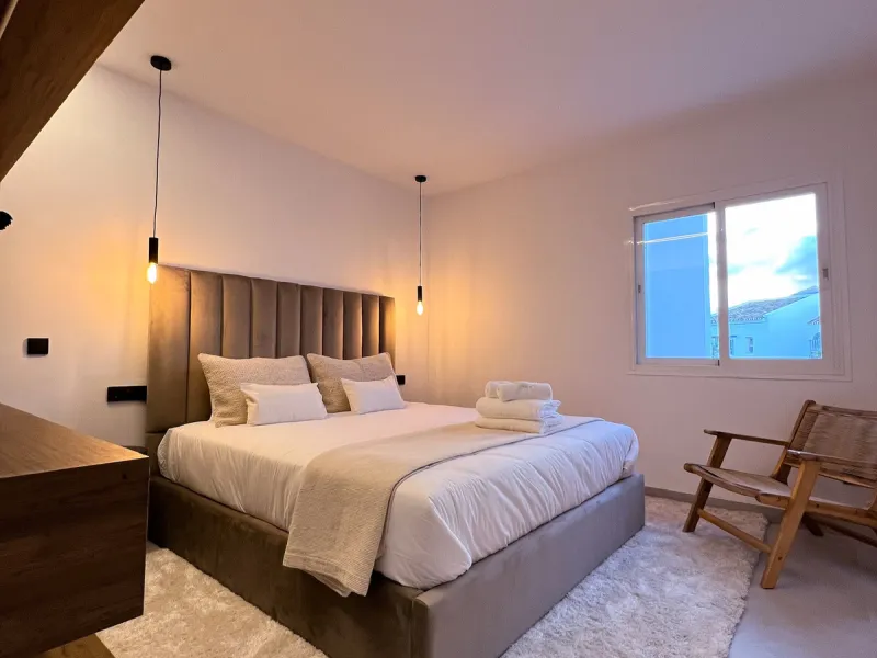 Exceptional Penthouse with roof top solarium: Unmatched Luxury with High Rental Income Potential
