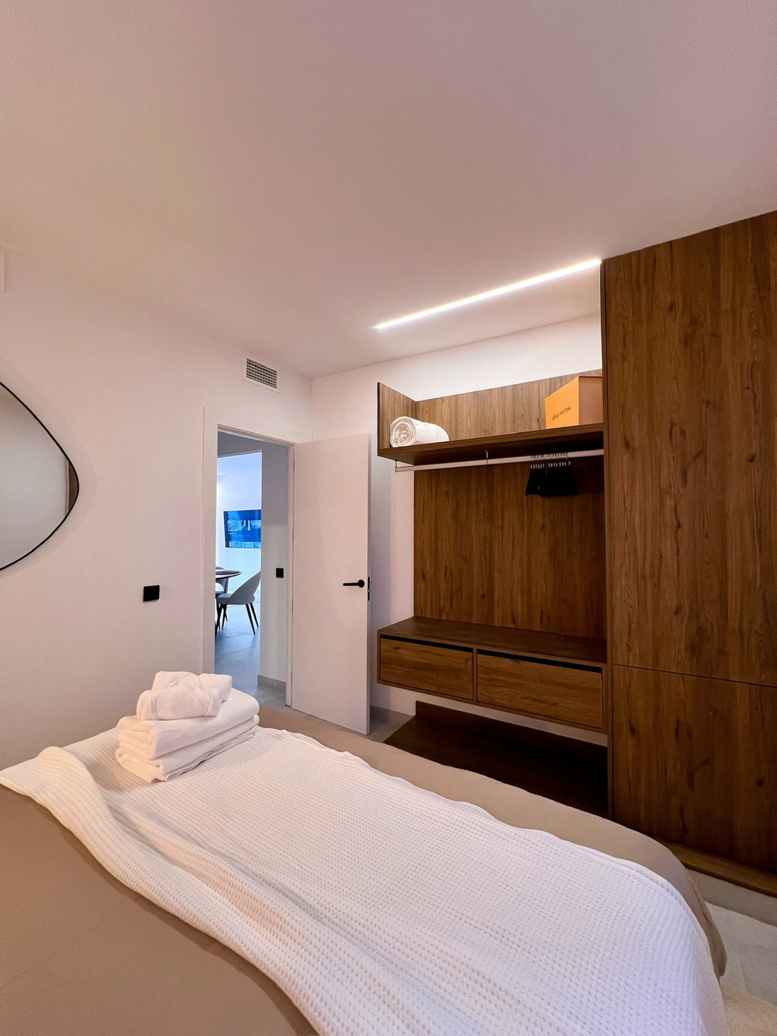 Exceptional Penthouse with roof top solarium: Unmatched Luxury with High Rental Income Potential