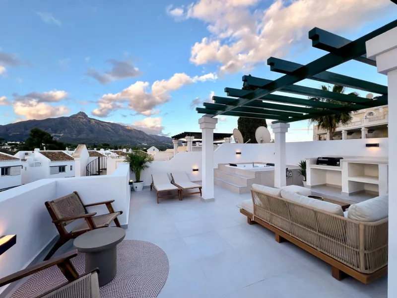 Exceptional Penthouse with roof top solarium: Unmatched Luxury with High Rental Income Potential