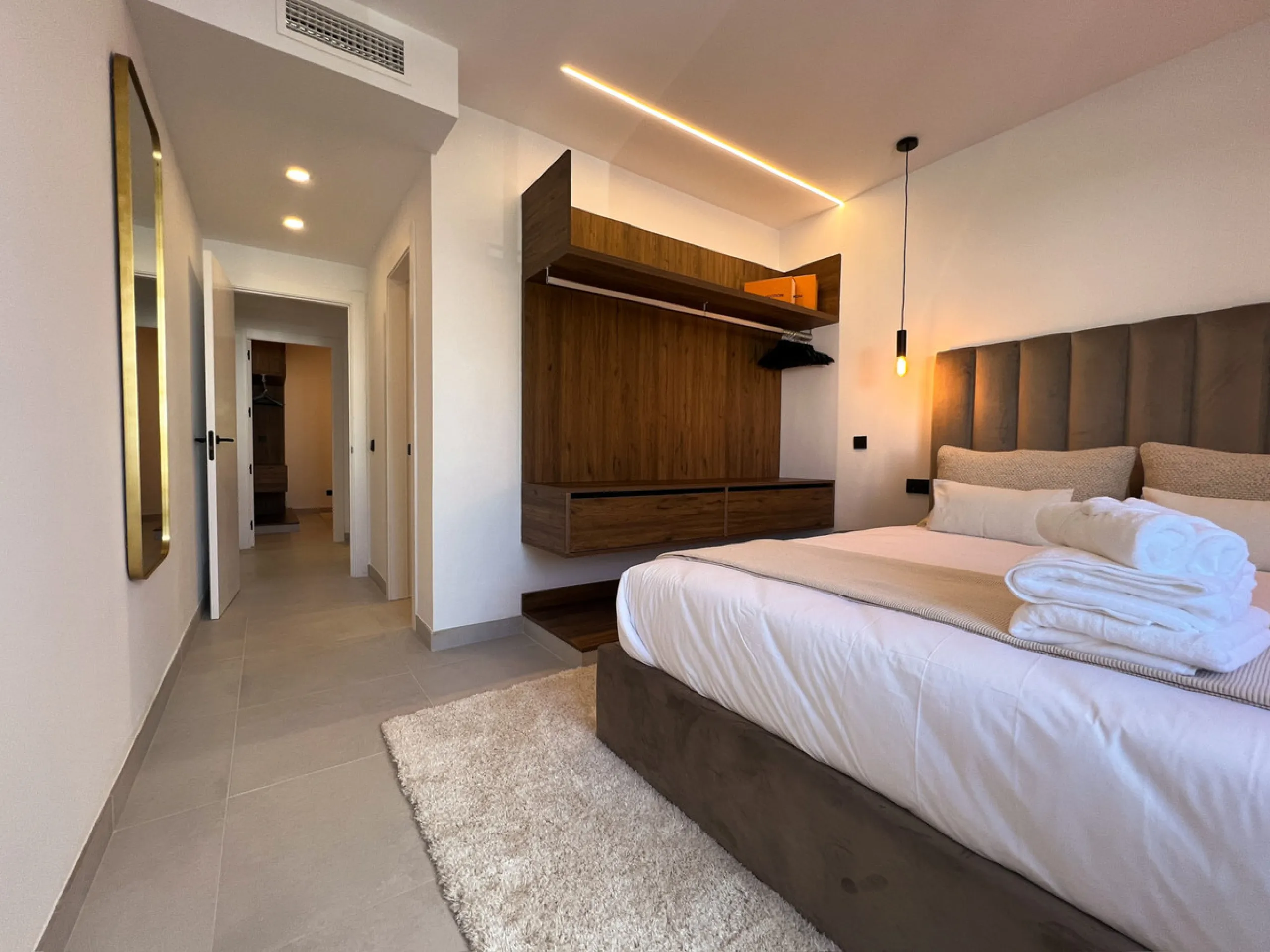 Exceptional Penthouse with roof top solarium: Unmatched Luxury with High Rental Income Potential