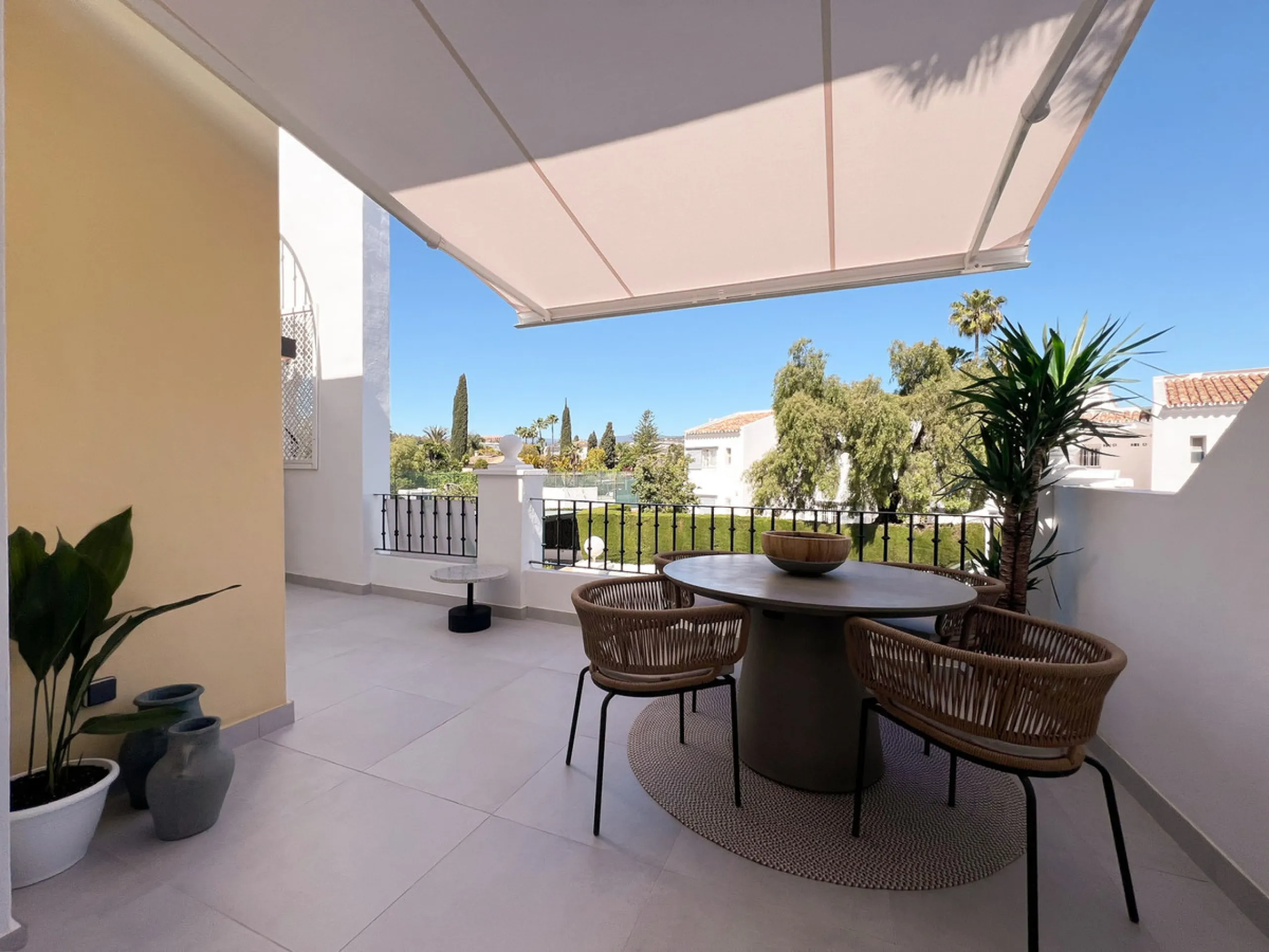 Exceptional Penthouse with roof top solarium: Unmatched Luxury with High Rental Income Potential