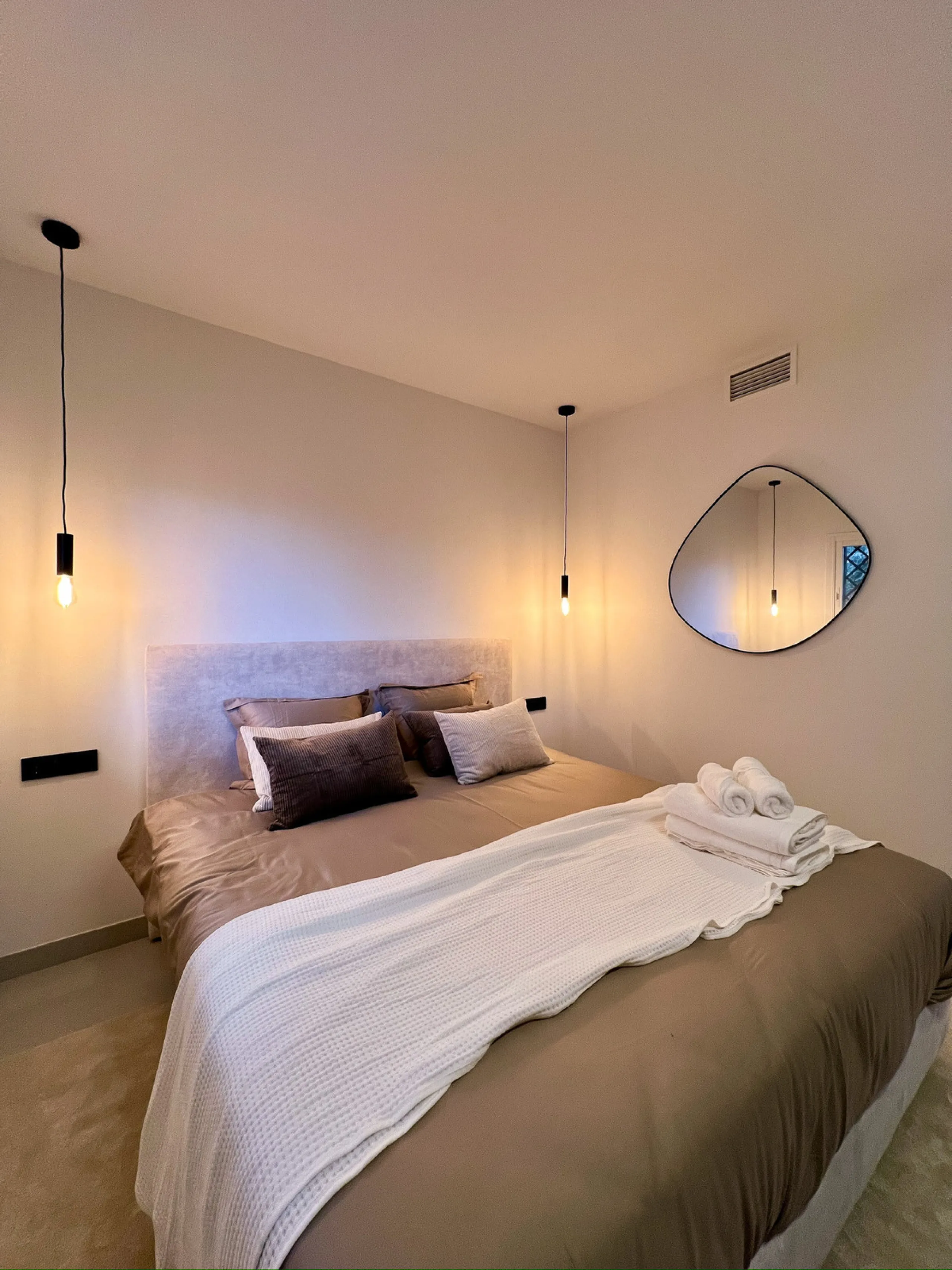 Exceptional Penthouse with roof top solarium: Unmatched Luxury with High Rental Income Potential