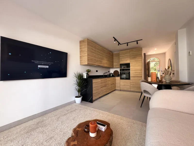 Exceptional Penthouse with roof top solarium: Unmatched Luxury with High Rental Income Potential