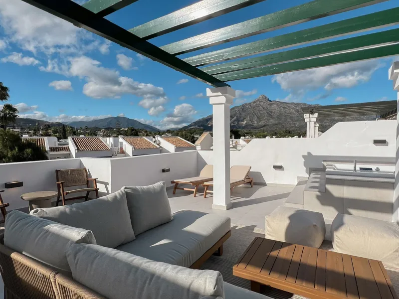 Exceptional Penthouse with roof top solarium: Unmatched Luxury with High Rental Income Potential
