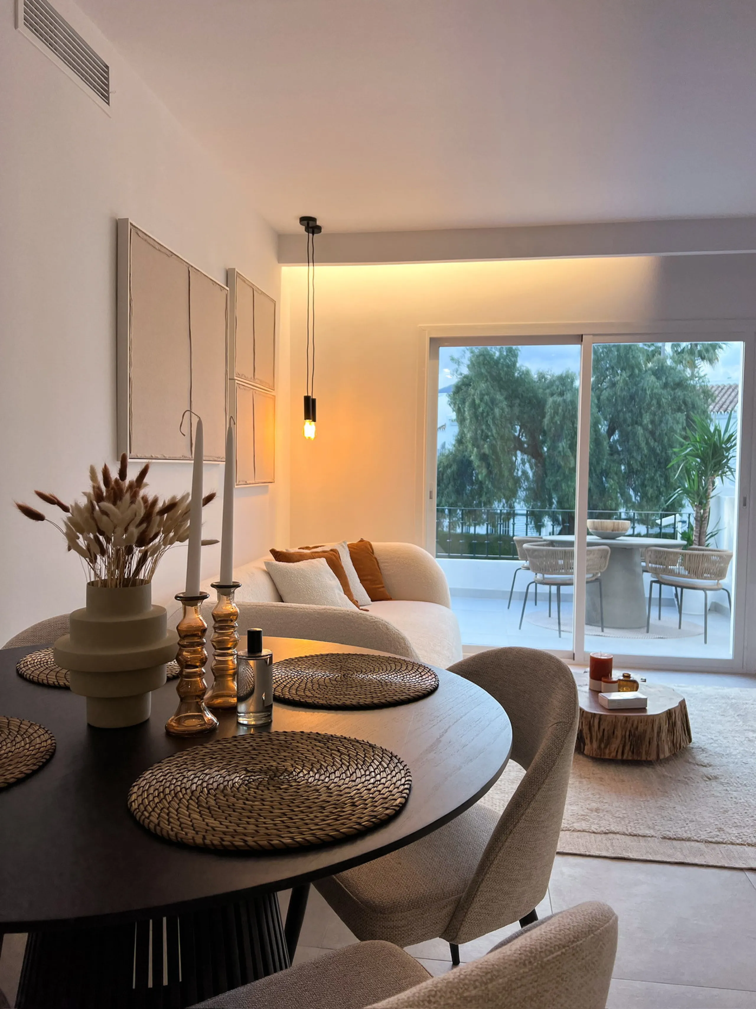 Exceptional Penthouse with roof top solarium: Unmatched Luxury with High Rental Income Potential