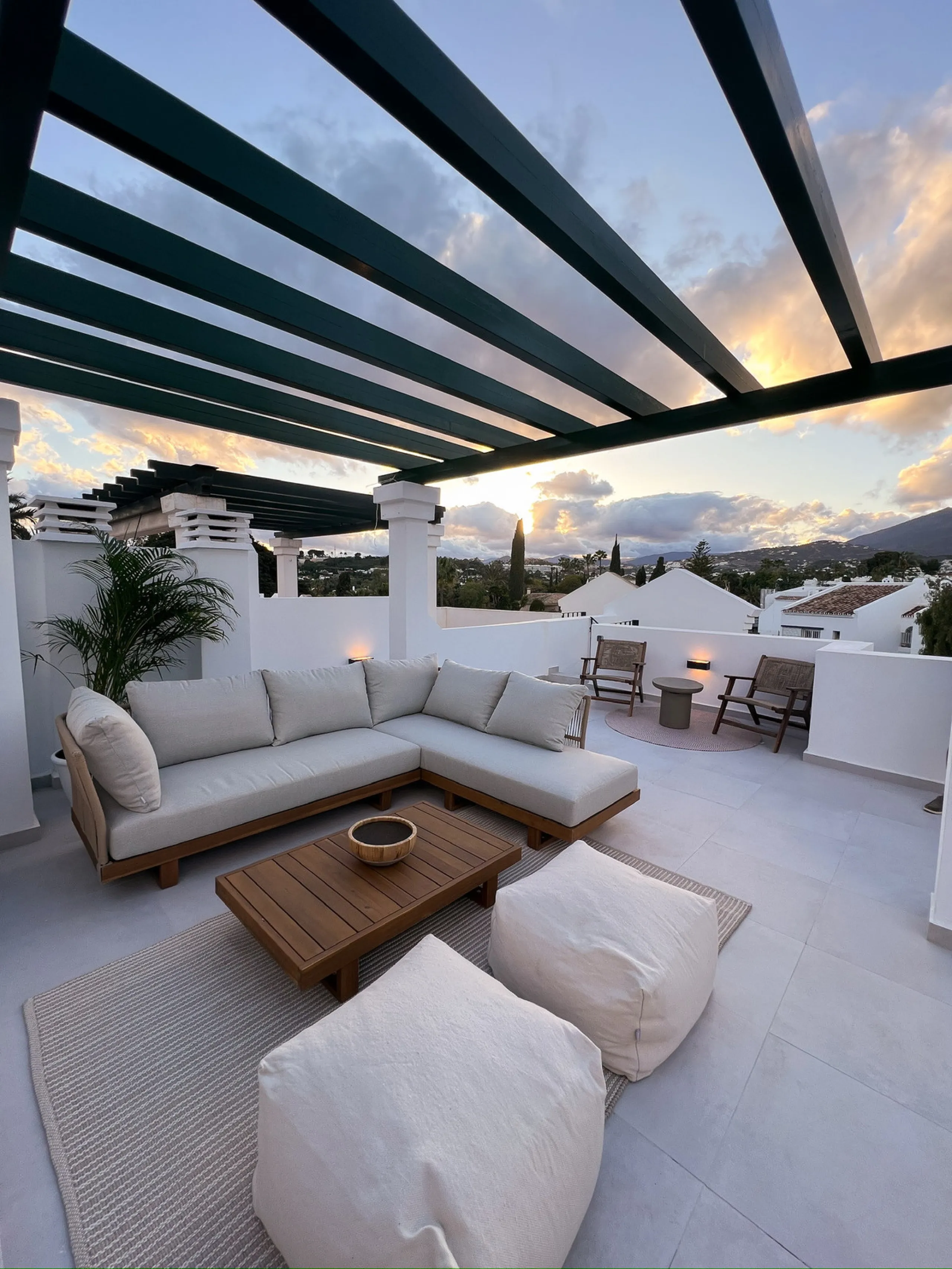 Exceptional Penthouse with roof top solarium: Unmatched Luxury with High Rental Income Potential