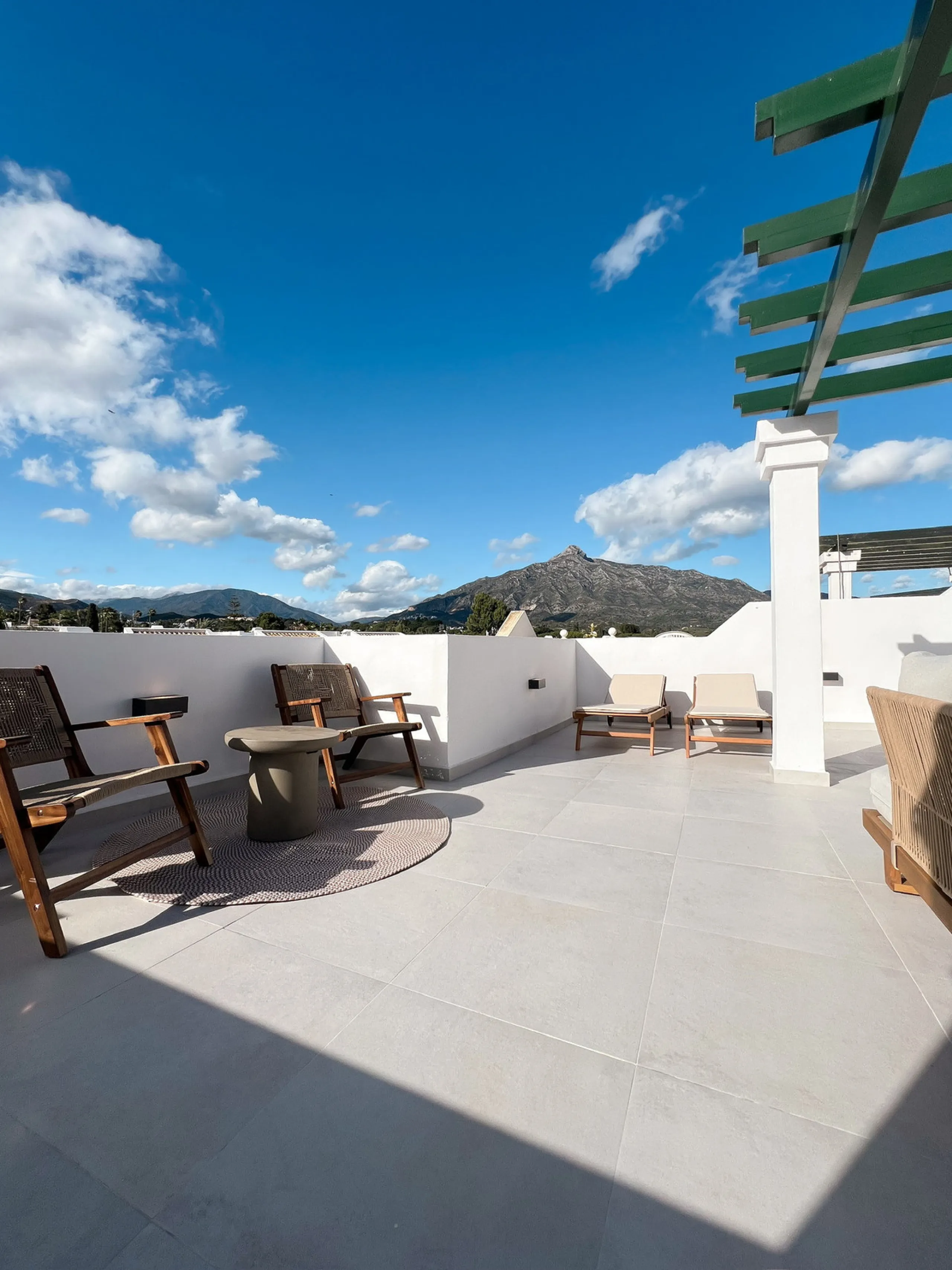 Exceptional Penthouse with roof top solarium: Unmatched Luxury with High Rental Income Potential
