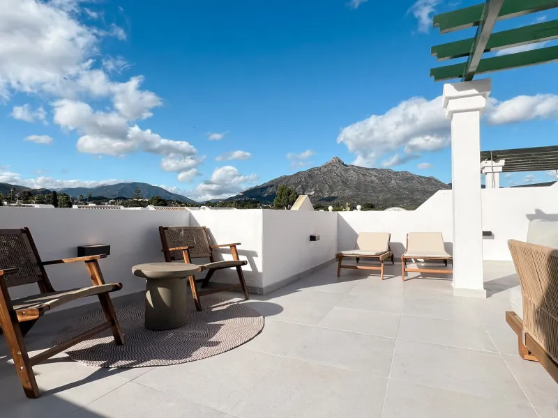 Exceptional Penthouse with roof top solarium: Unmatched Luxury with High Rental Income Potential
