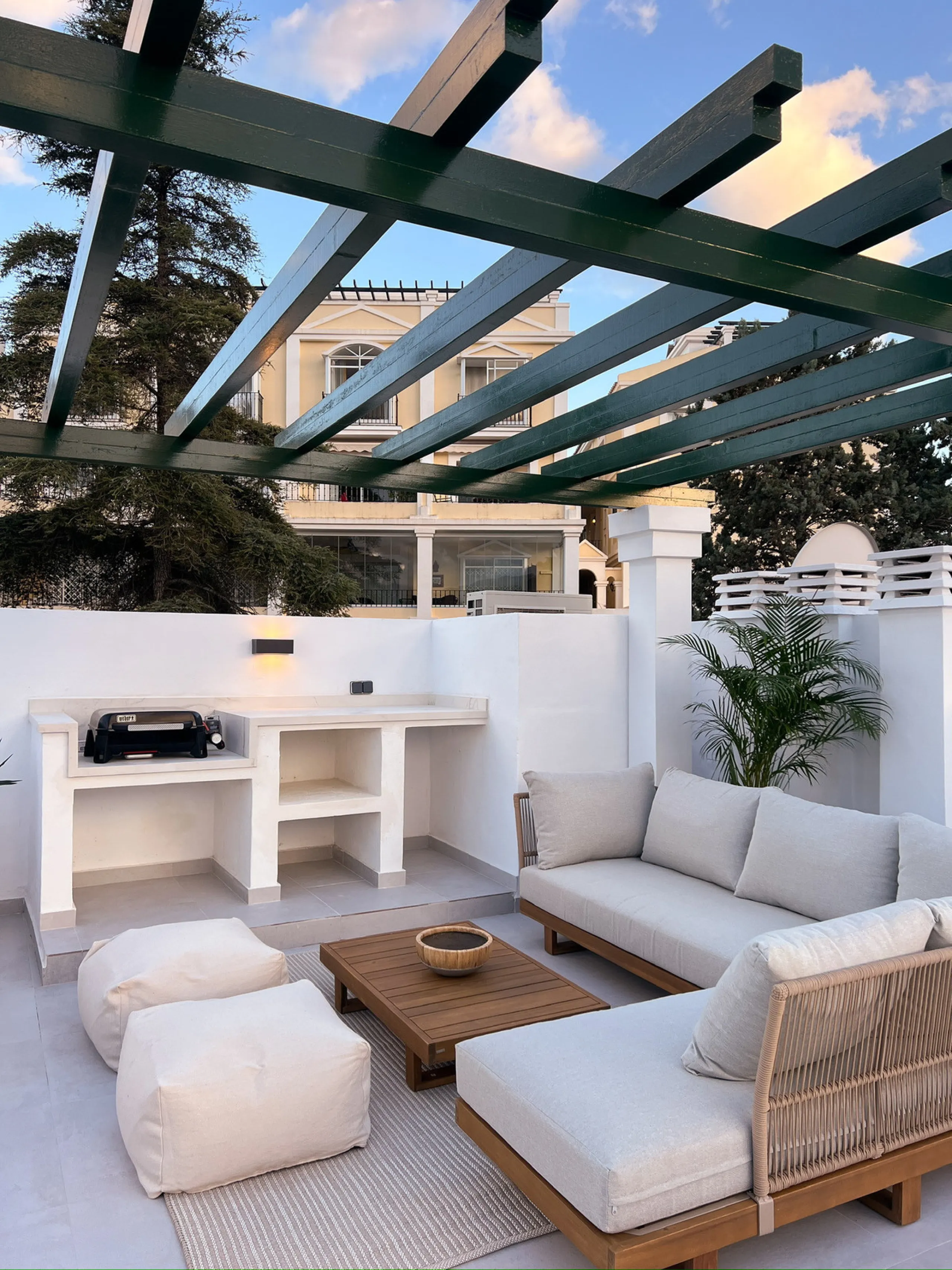 Exceptional Penthouse with roof top solarium: Unmatched Luxury with High Rental Income Potential